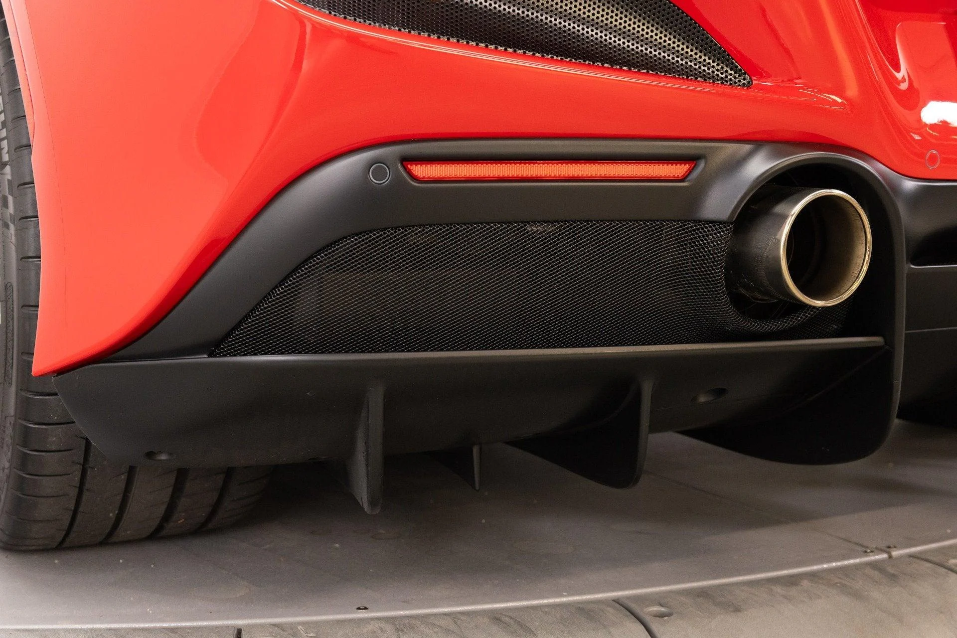 mph049_3683999913_Used_2021_Ferrari_F8_Spider_1788440834_69370fbe5e