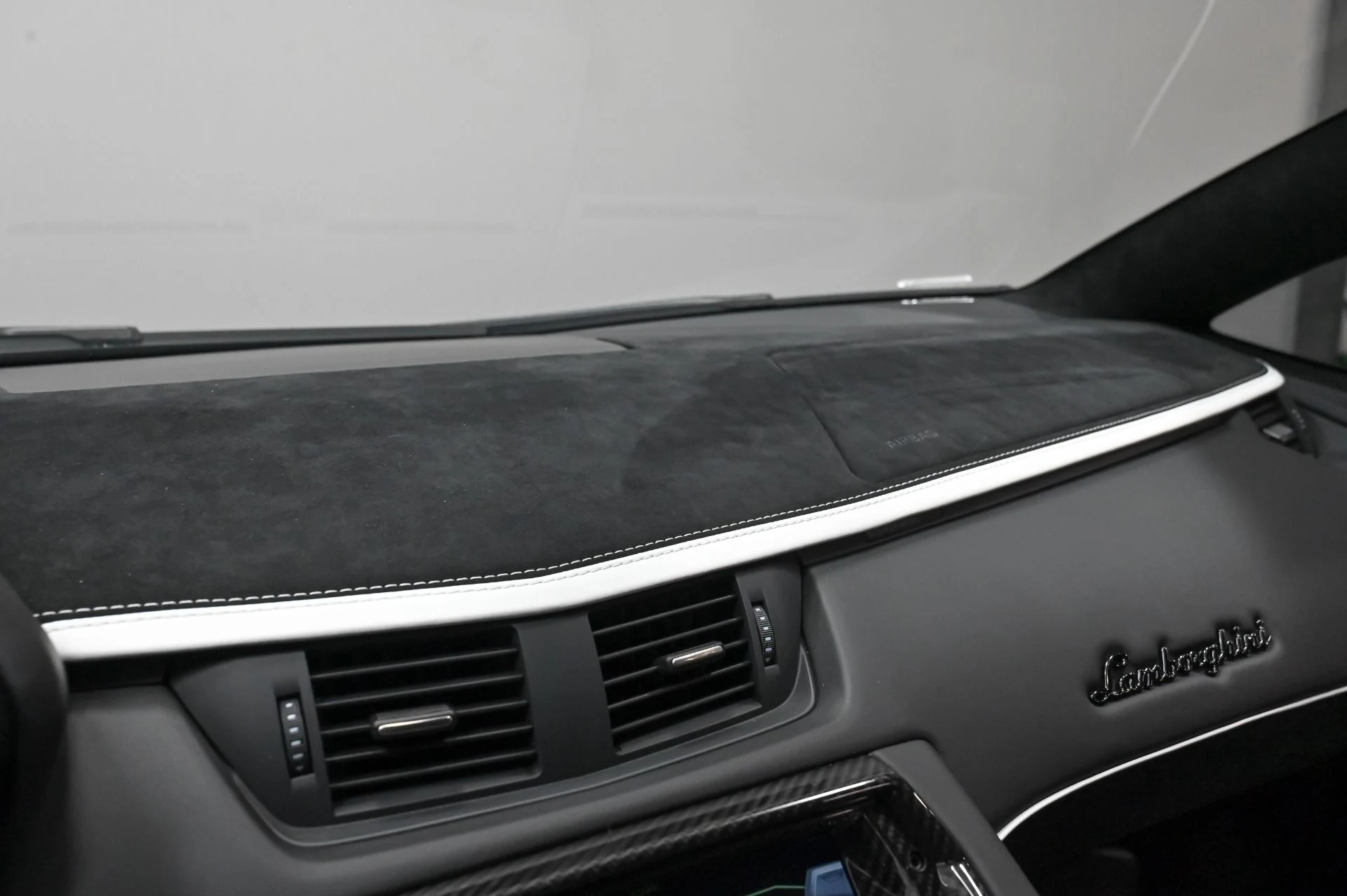 mph049_3684014745_Used_2019_Lamborghini_Aventador_SVJ_1760550459_714904b225