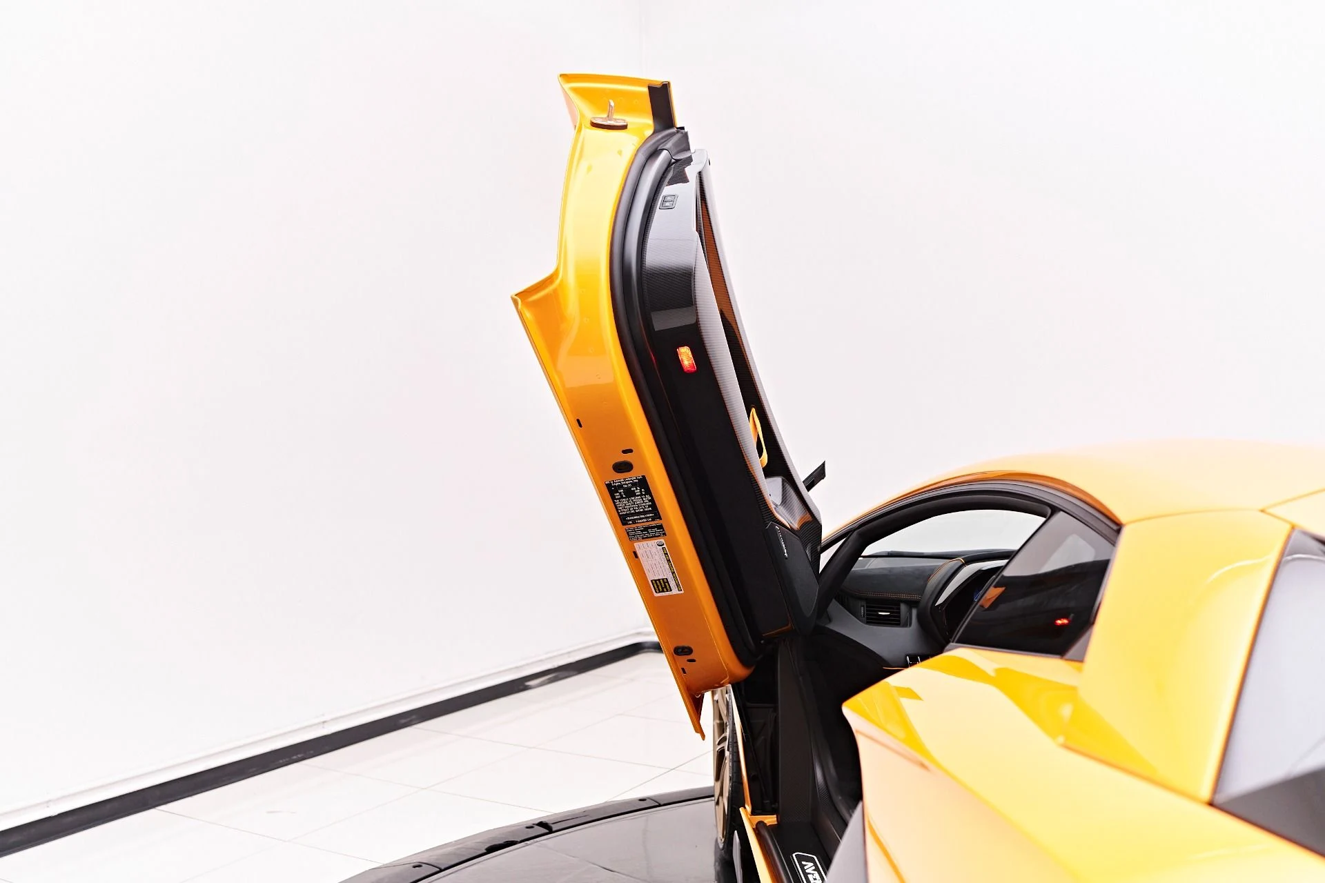 mph049_3684031518_Used_2021_Lamborghini_Aventador_SVJ_Base_1755224573_3a03ee8422