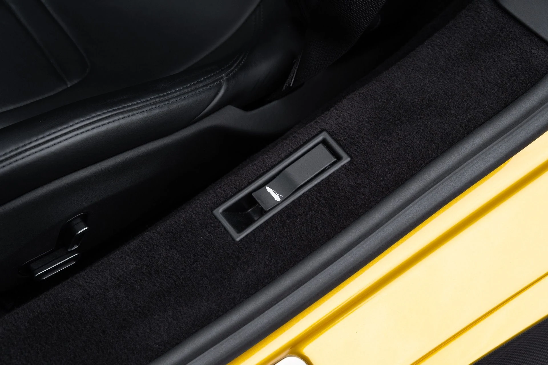 mph049_369914132_Used_2022_Ferrari_SF_90_Spider_1775626389_88571f7986