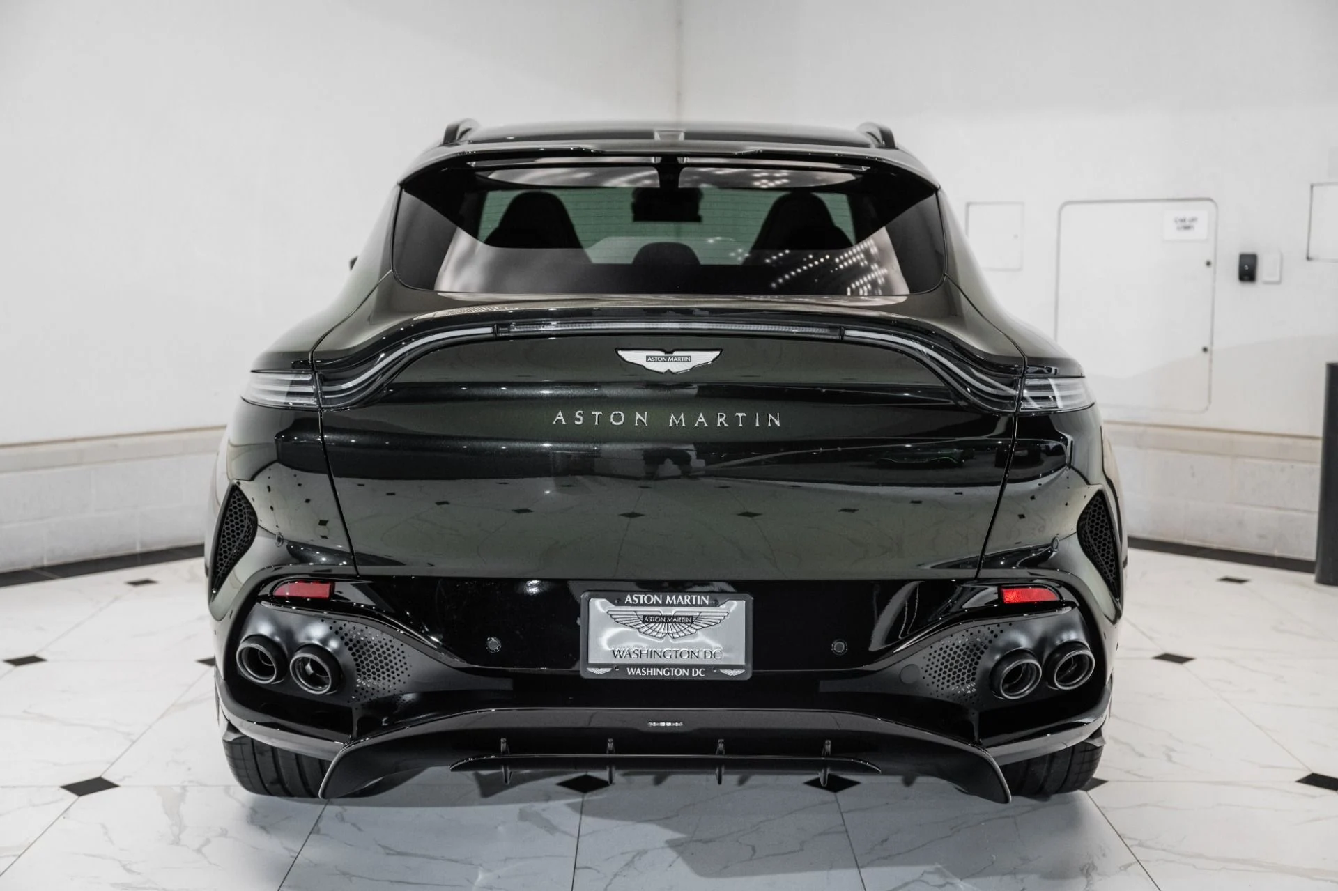 mph049_3705384156_New_2026_ASTON_MARTIN_DBX_707_1759283914_0fe1bd14d2