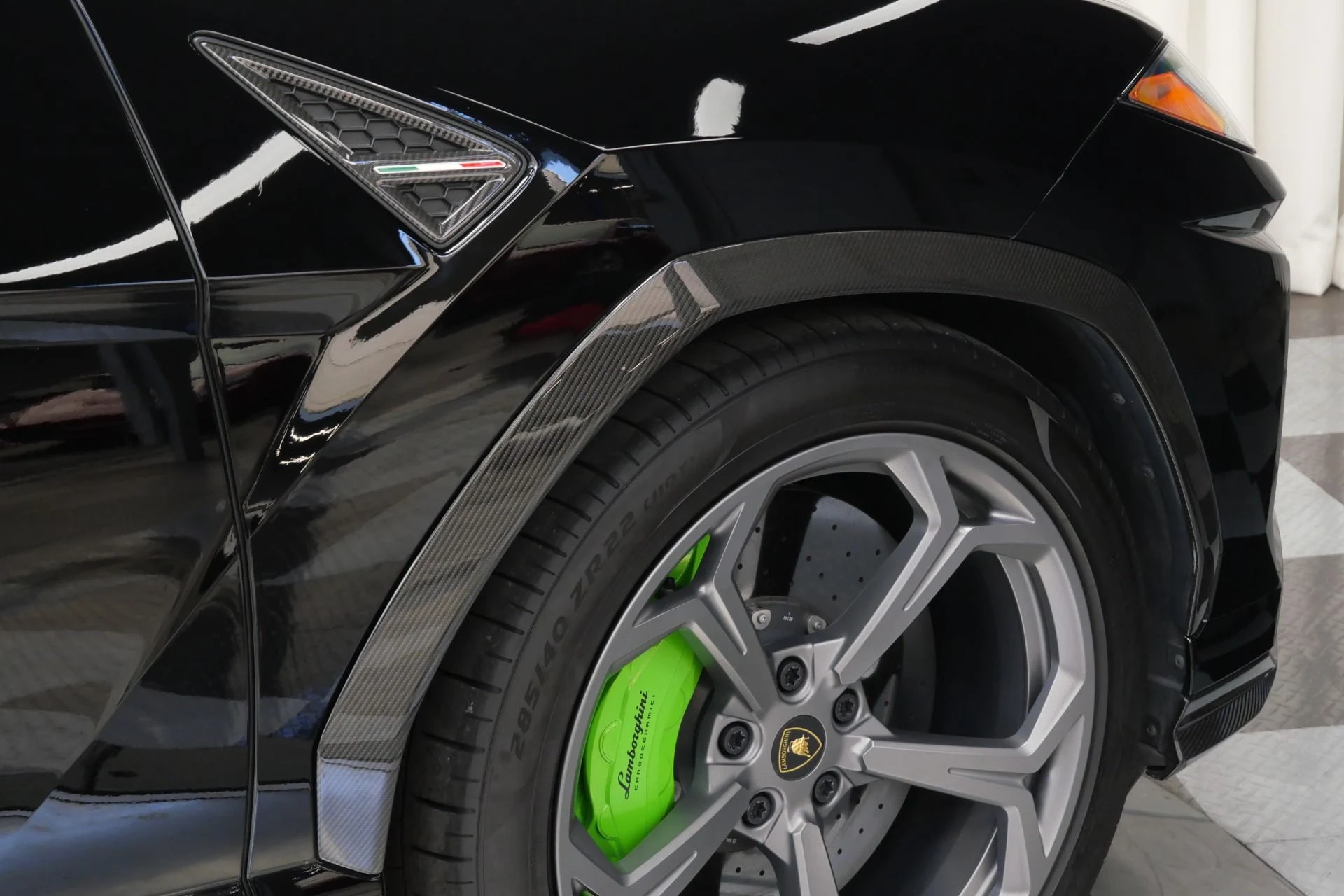 mph049_3705438267_Used_2022_Lamborghini_Urus_1761576878_c730d34e6b