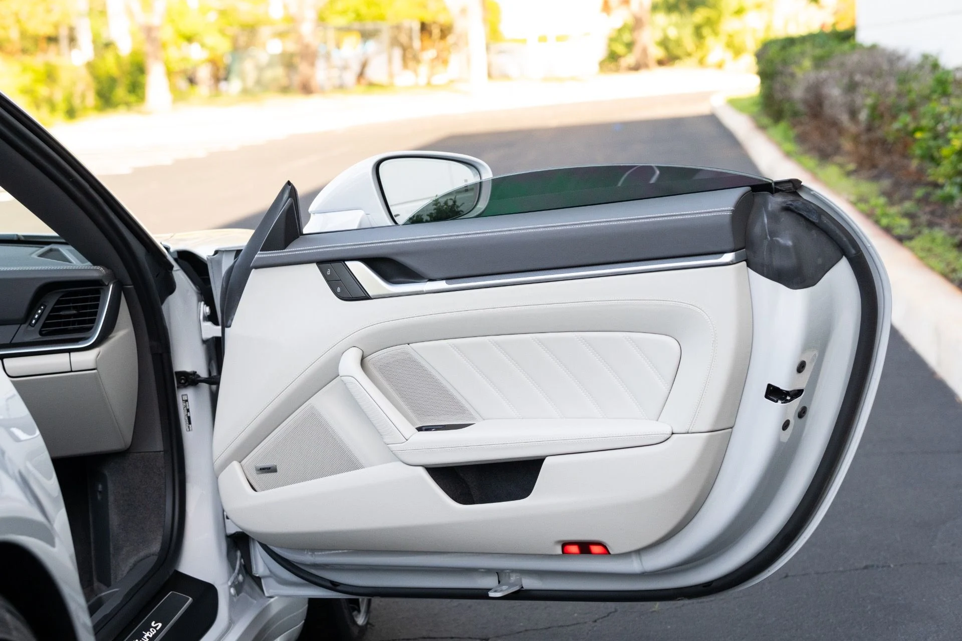 mph049_374188976_Used_2025_Porsche_911_Cabriolet_Turbo_S_1769622703_05bb2de868