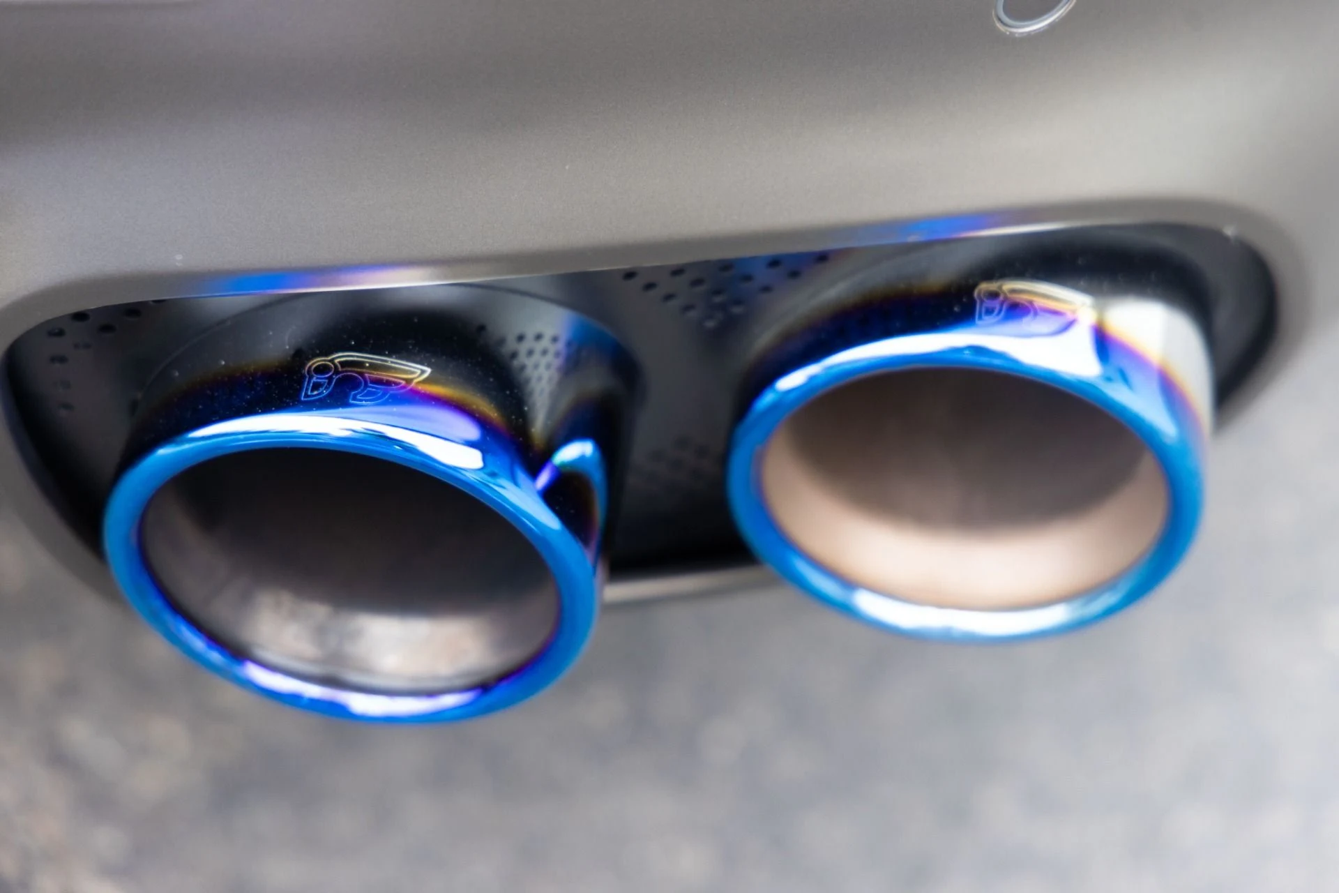 mph049_3751104767_Used_2014_Ferrari_F12berlinetta_1761682379_8d5d11d8a8