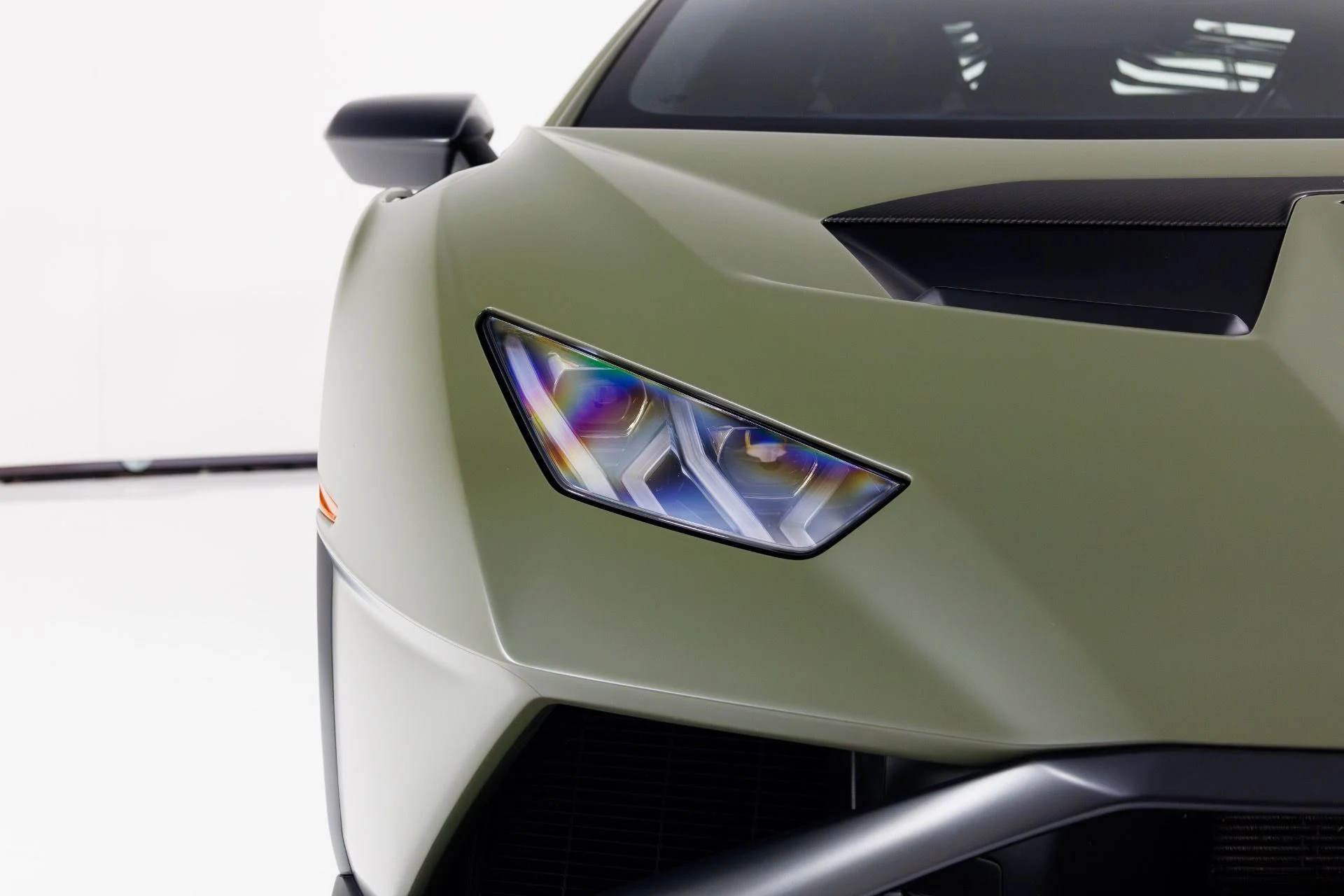 mph049_3753181521_Used_2022_Lamborghini_Huracan_STO_1770056124_e5bd3f378d