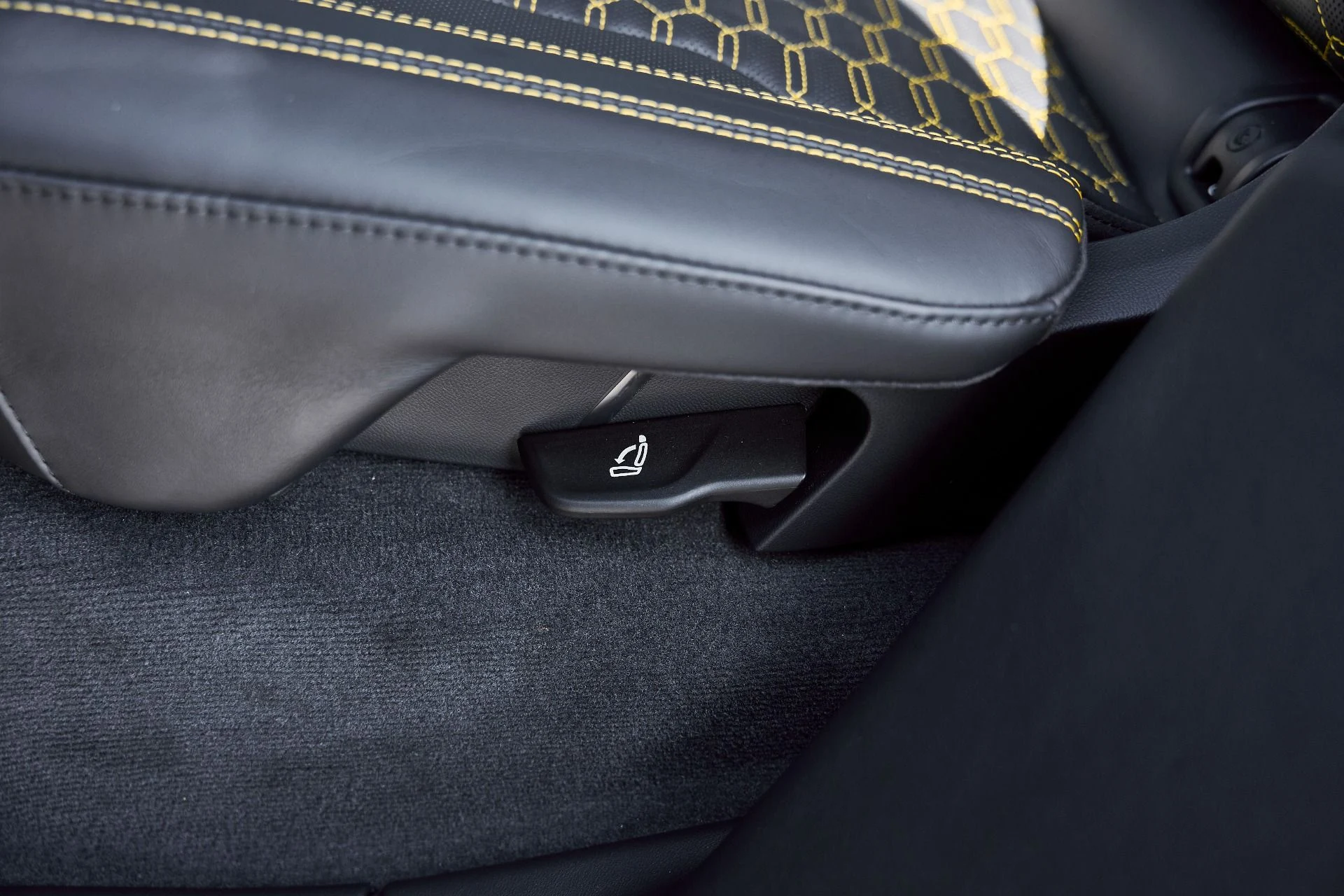 mph049_3765397367_Used_2024_Lamborghini_Urus_S_1770085906_91bfa15760