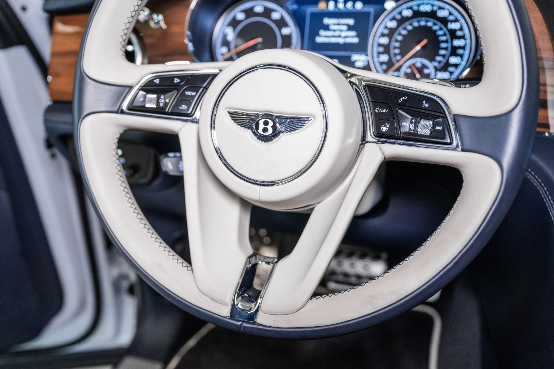 mph049_3791758049_Used_2019_Bentley_Bentayga_V8_1759420865_1f78e23661