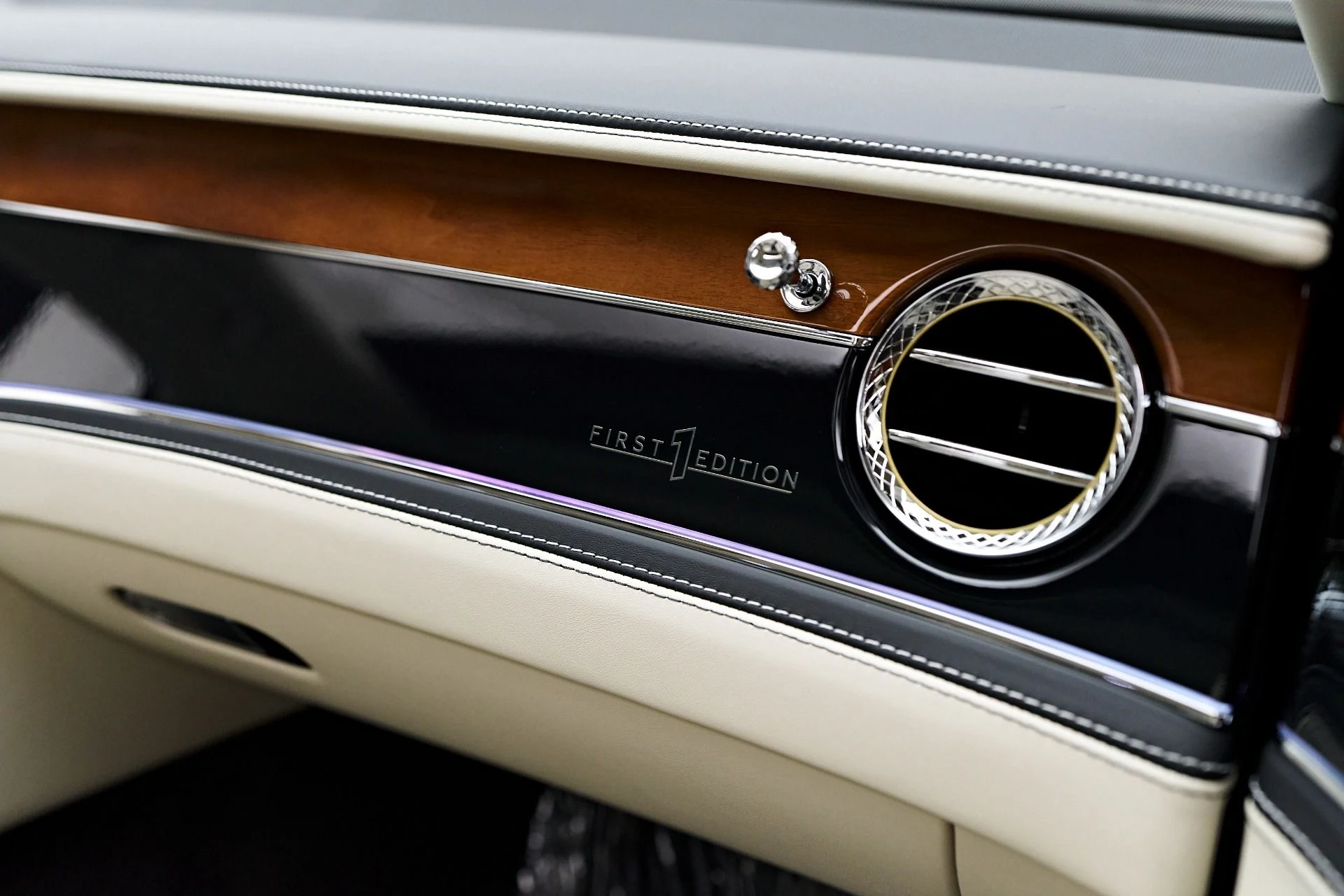 mph049_3795594277_Used_2021_Bentley_Flying_Spur_V8_1755391879_5cf7a814ed