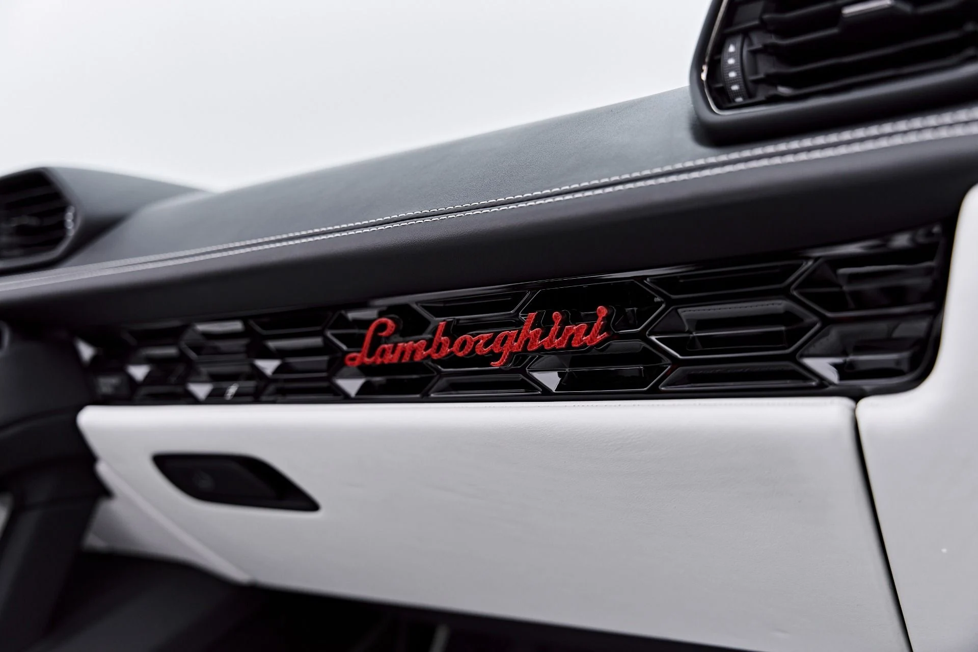 mph049_3812163202_Used_2017_Lamborghini_Huracan_1786741801_311a4e296a