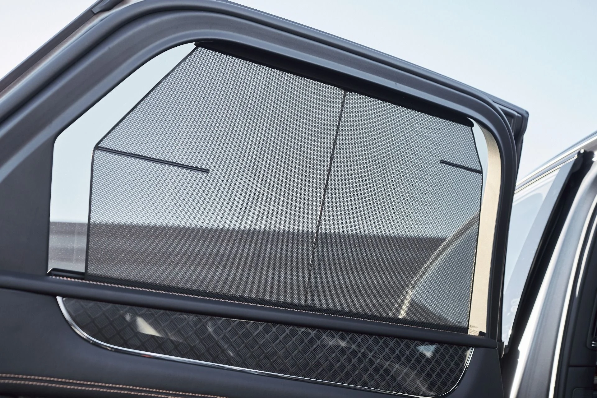 mph049_3818896679_Used_2025_Bentley_Bentayga_S_Black_Edition_1764904235_17bb56ba25