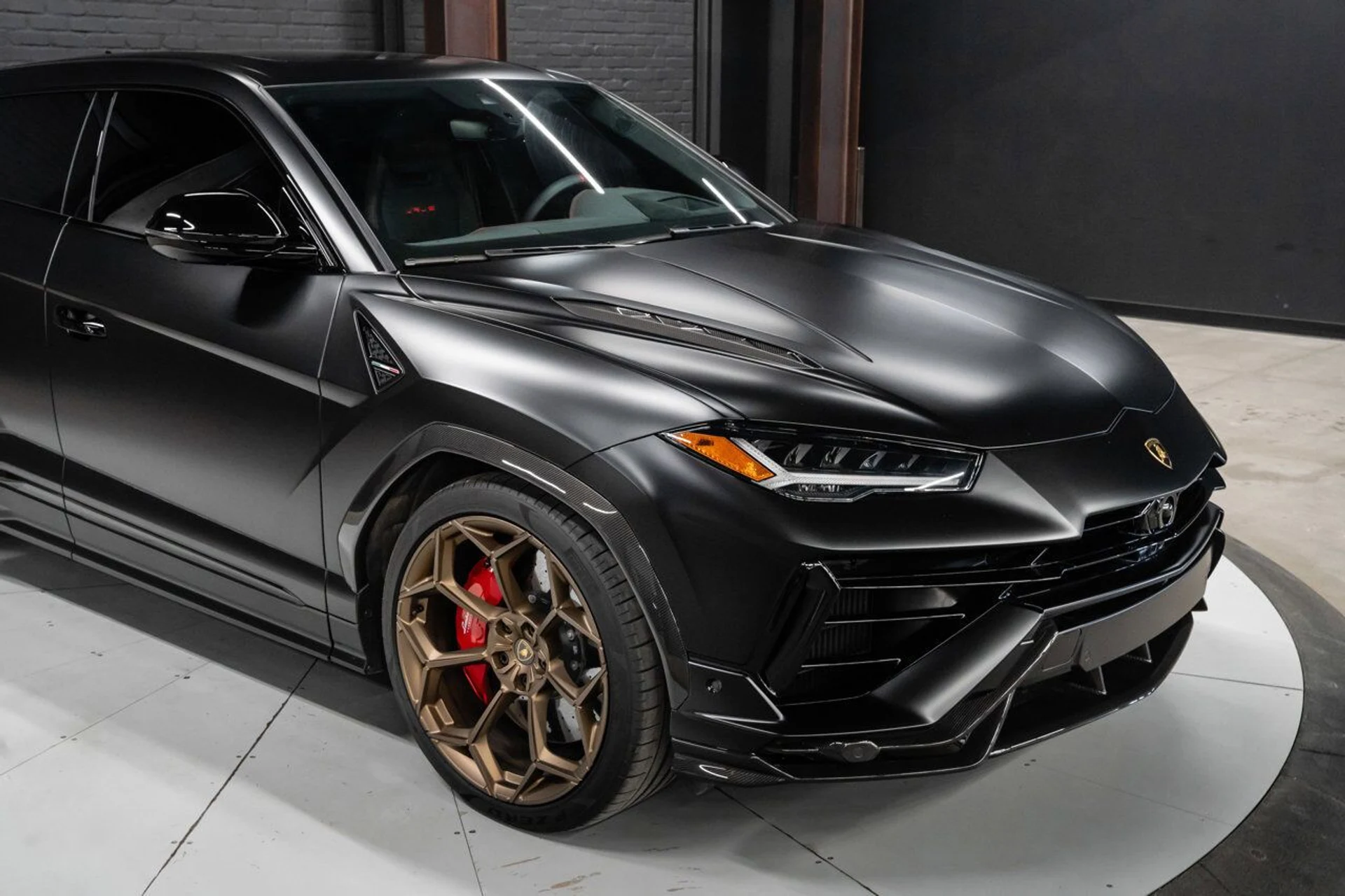 mph049_3832405144_lamborghini_urus_2023_c7c53c45e0