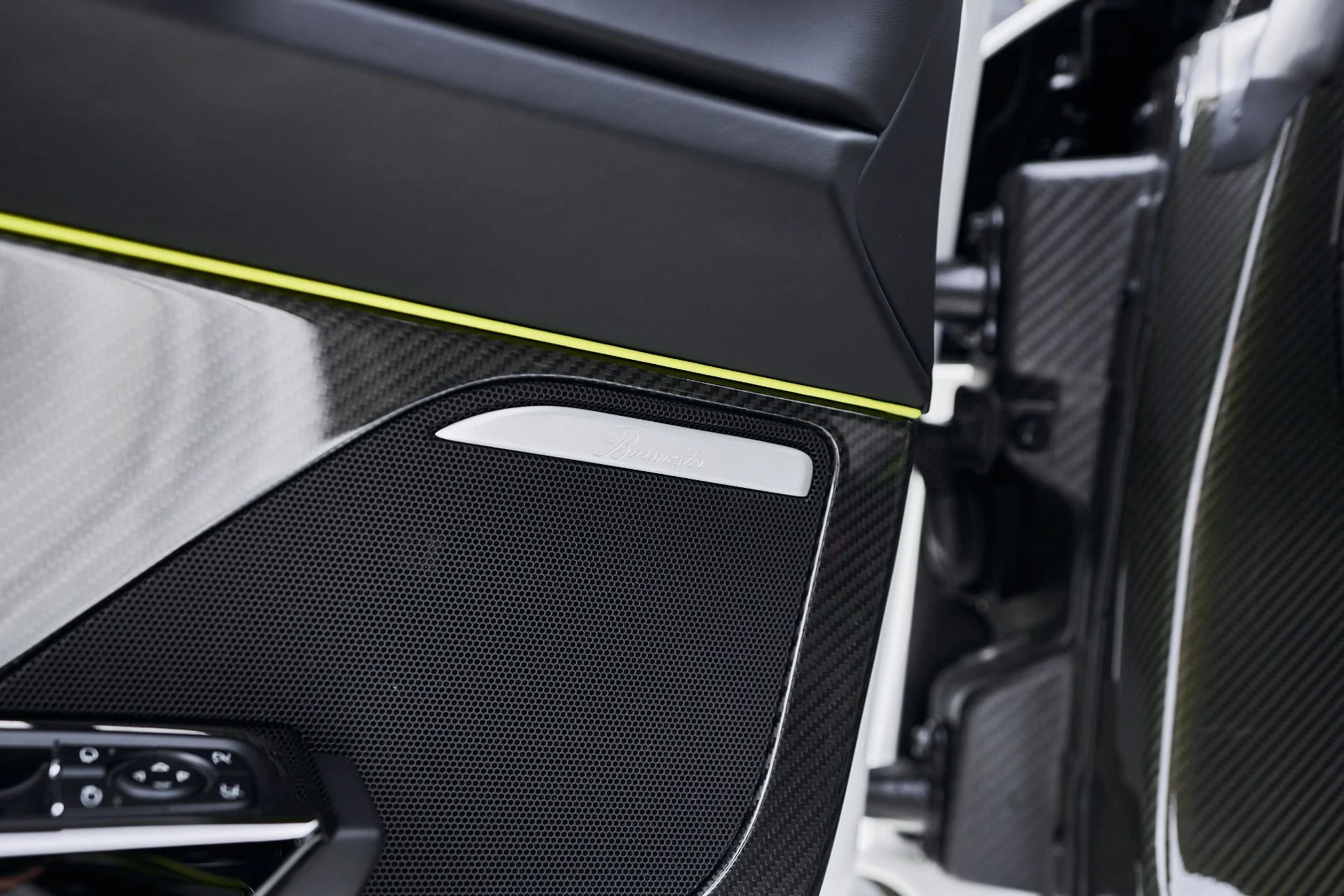 mph049_3856615038_Used_2015_Porsche_918_Spyder_w_Weissach_Package_1764874366_d982800570