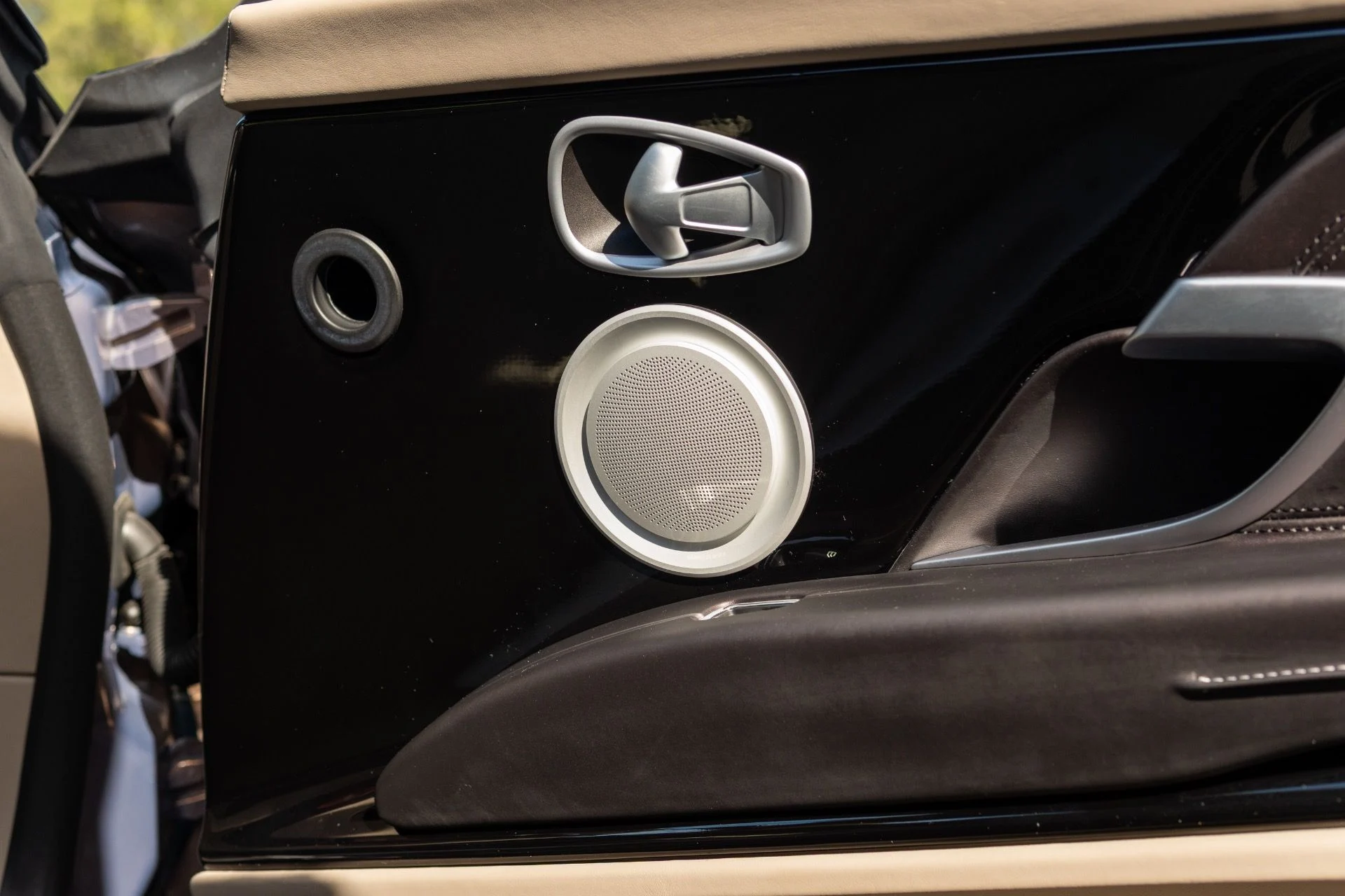 mph049_3859000523_Used_2023_Aston_Martin_DB_11_V8_1765580220_6e6014de75