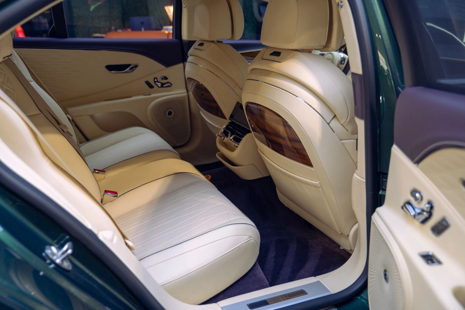 mph049_3866201857_Used_2022_Bentley_Flying_Spur_V8_1790700947_3184b1554b