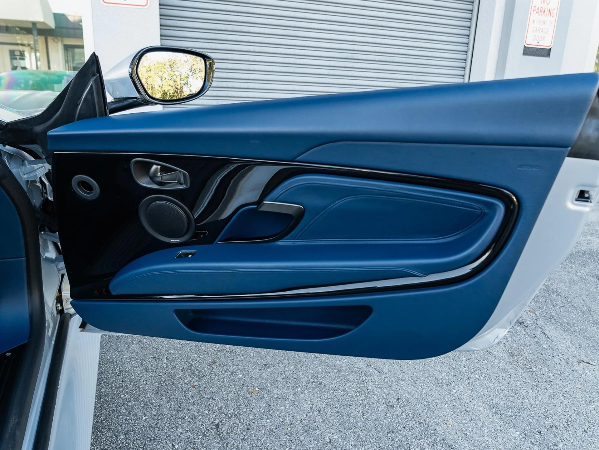 mph049_3868166978_Used_2020_Aston_Martin_DBS_Superleggera_1764795984_1445a88e5f