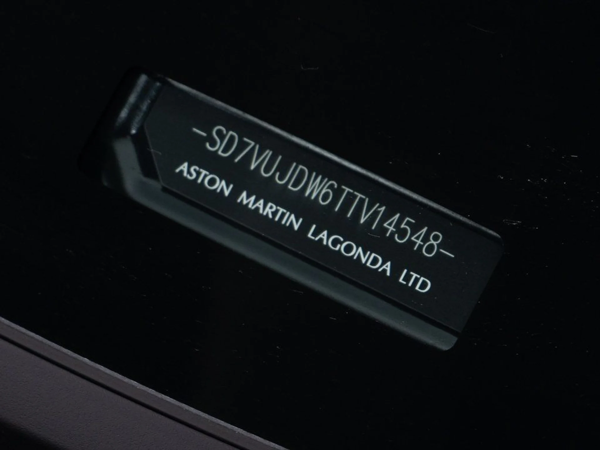 mph049_3926847192_5f3f877f87cab59259098deb387ab3b8_056a400cab