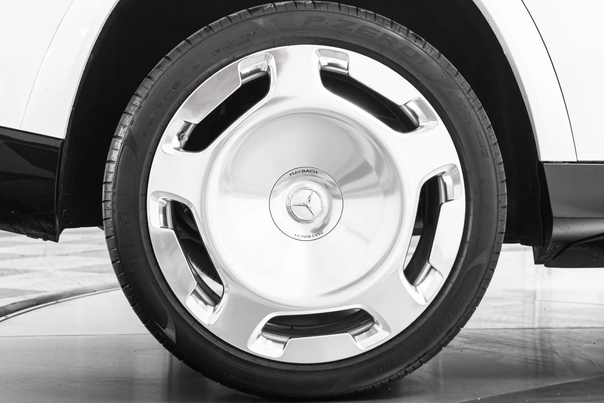 mph049_394828847_Used_2024_Mercedes_Benz_Maybach_GLS_600_4_MATIC_4_Seat_Configuration_Rear_Seat_Entertainment_1776281488_b491688fb1