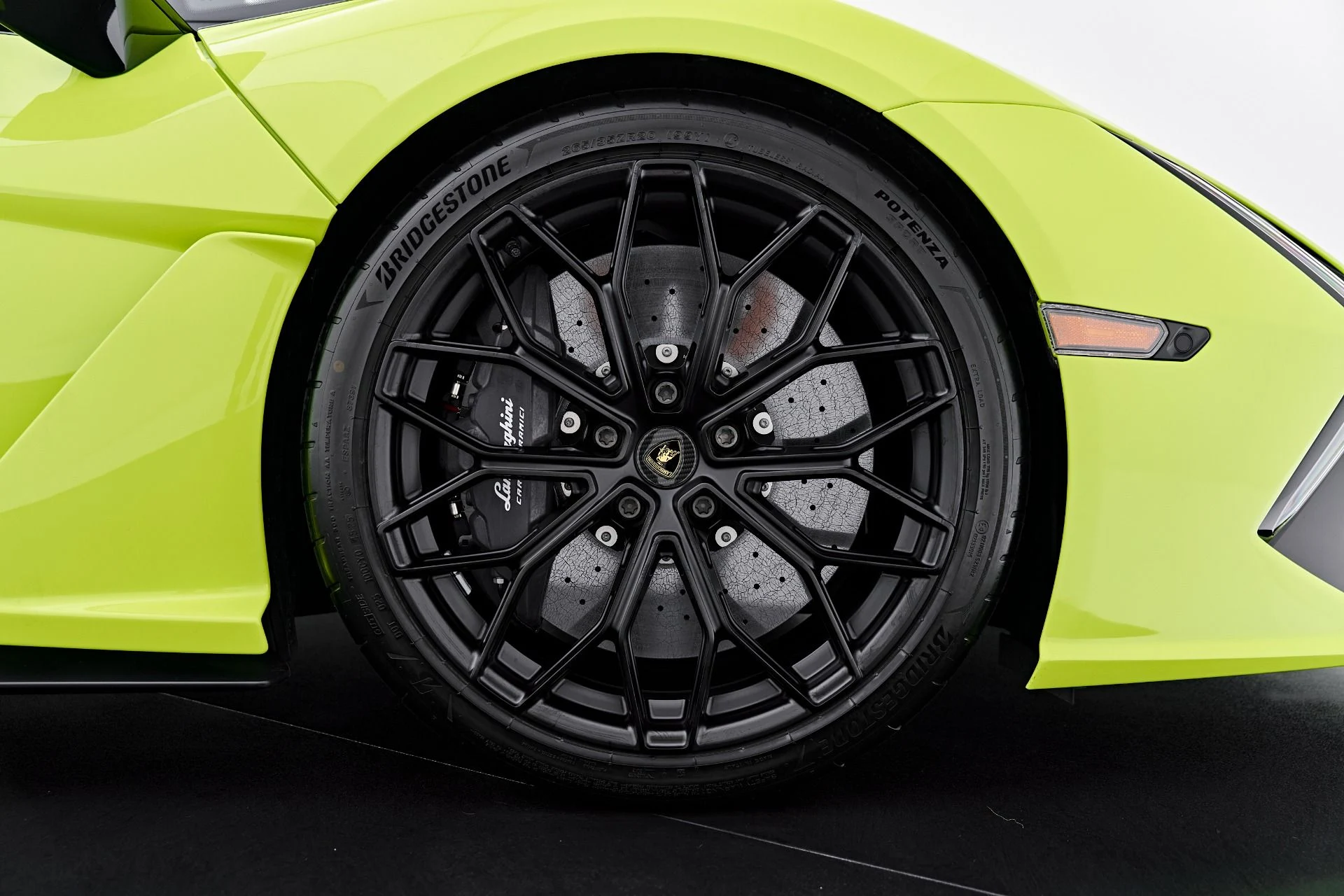 mph049_396046124_Used_2026_Lamborghini_Revuelto_Base_1788485690_d6ee8d136b