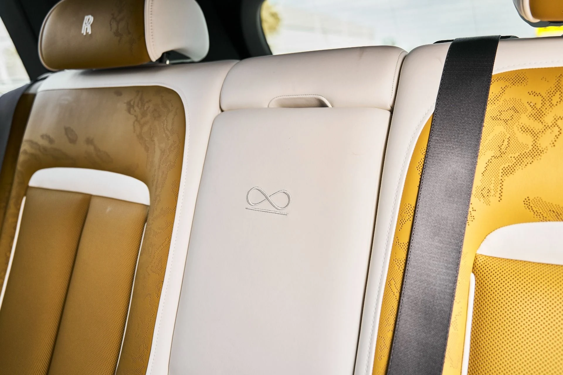 mph049_3988402326_Used_2026_Rolls_Royce_Cullinan_Black_Badge_1776556068_3ec0a093dd