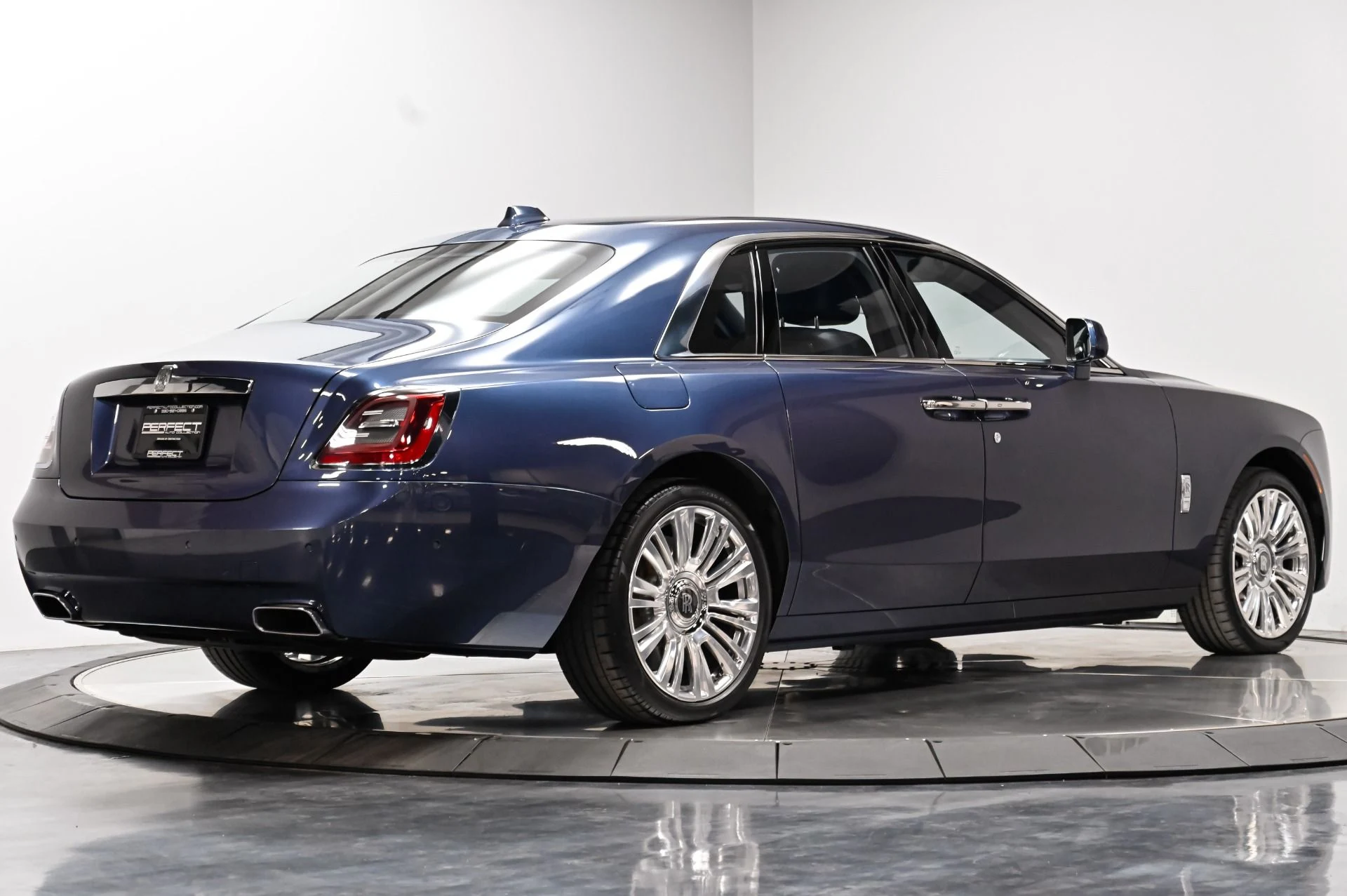 mph049_400266497_Used_2021_Rolls_Royce_Ghost_Base_1788893206_7918105f91