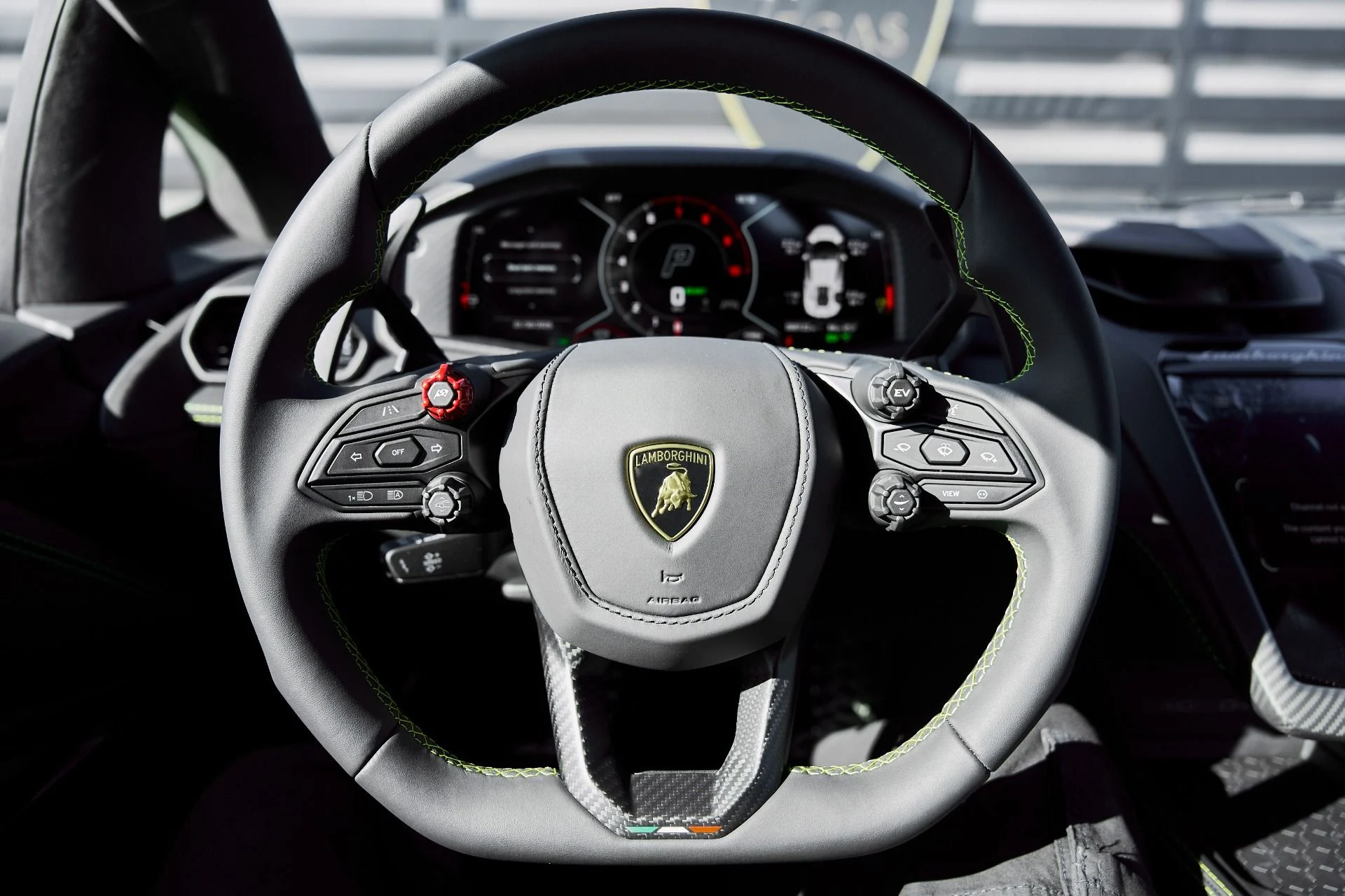 mph049_4030168348_Used_2025_Lamborghini_Revuelto_1769824562_af5094b51a
