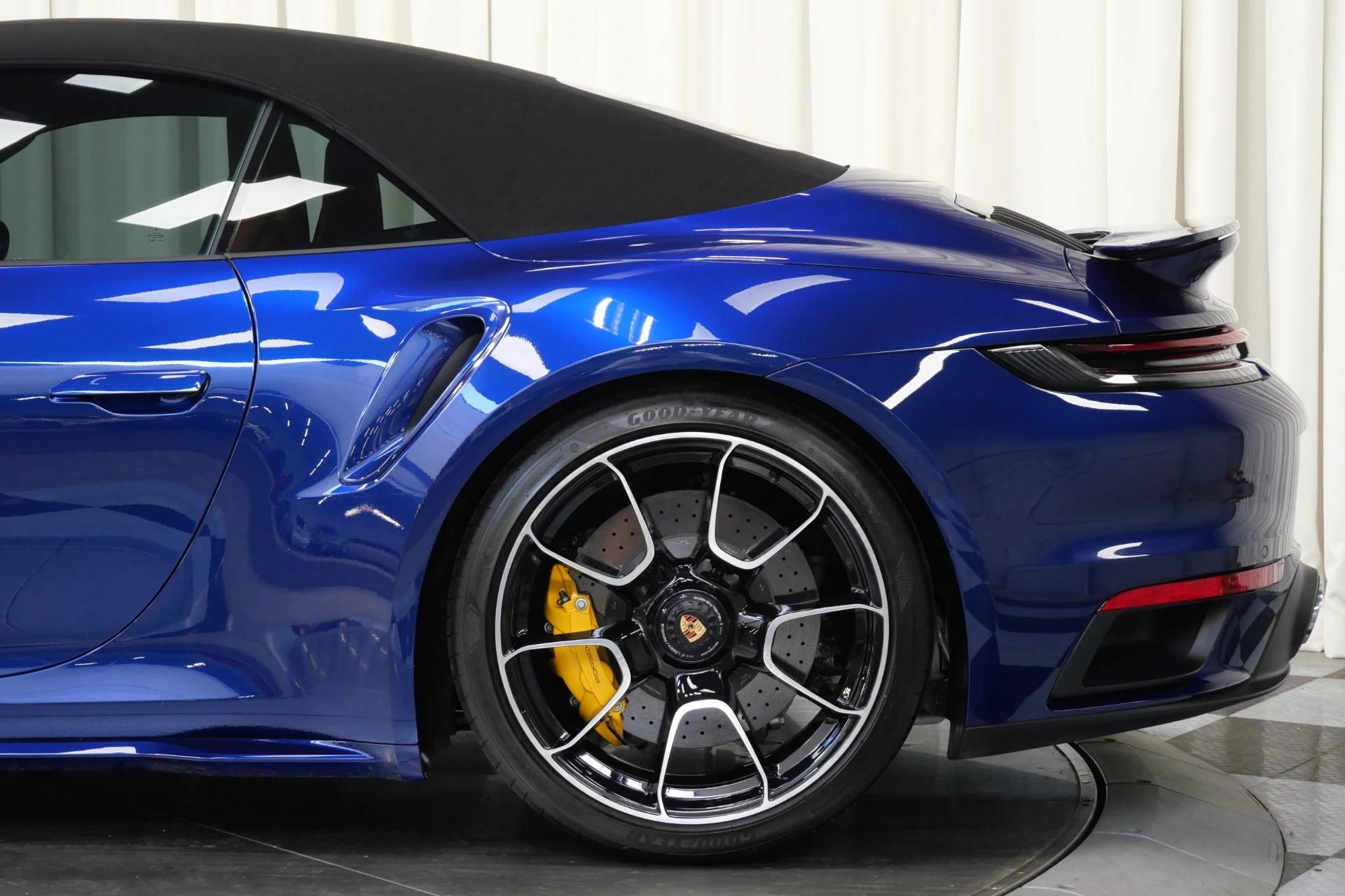 mph049_4034390661_Used_2023_Porsche_911_Turbo_S_Cabriolet_1758898003_2836668565