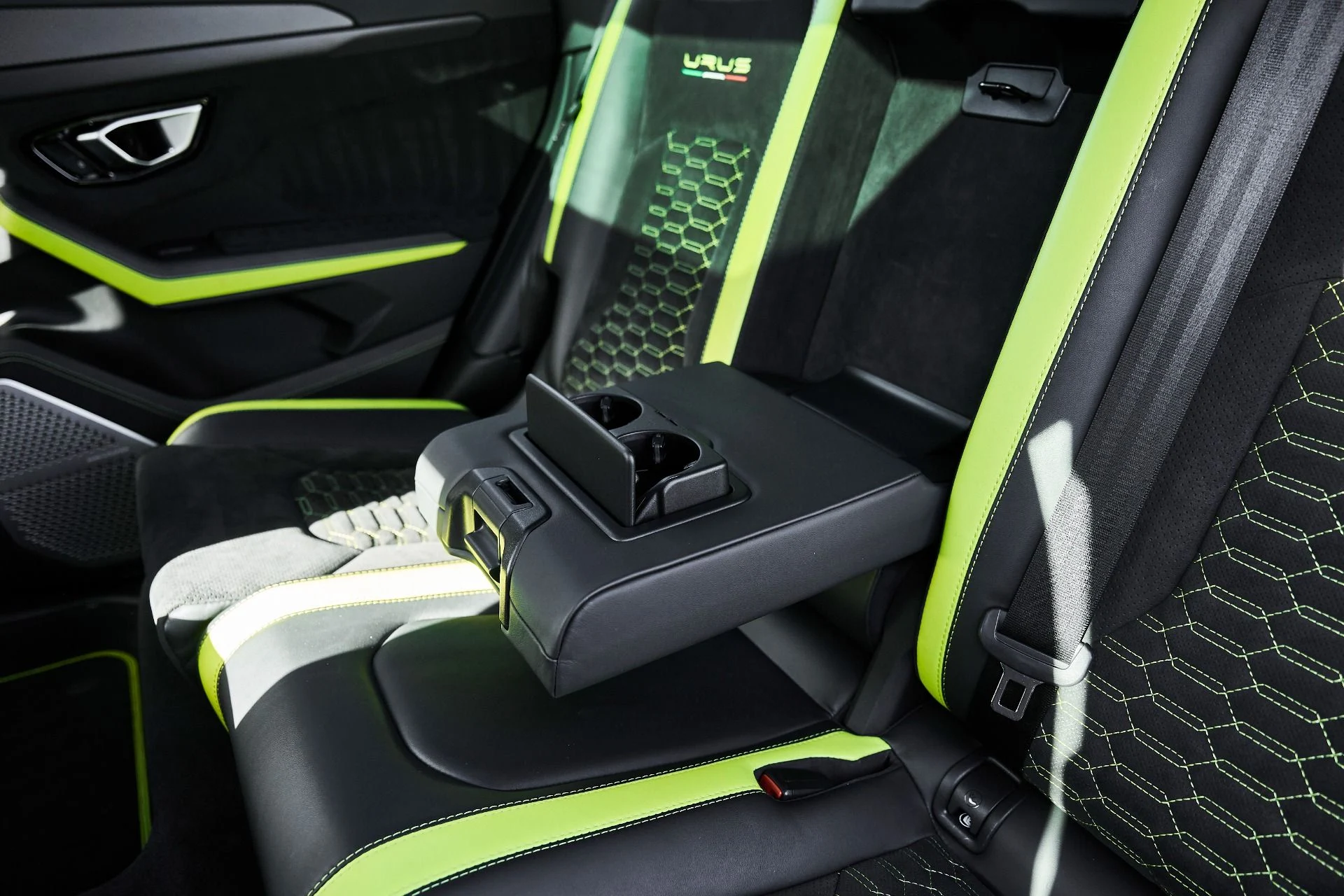 mph049_4087037502_Used_2022_Lamborghini_Urus_1774548645_31958bf910