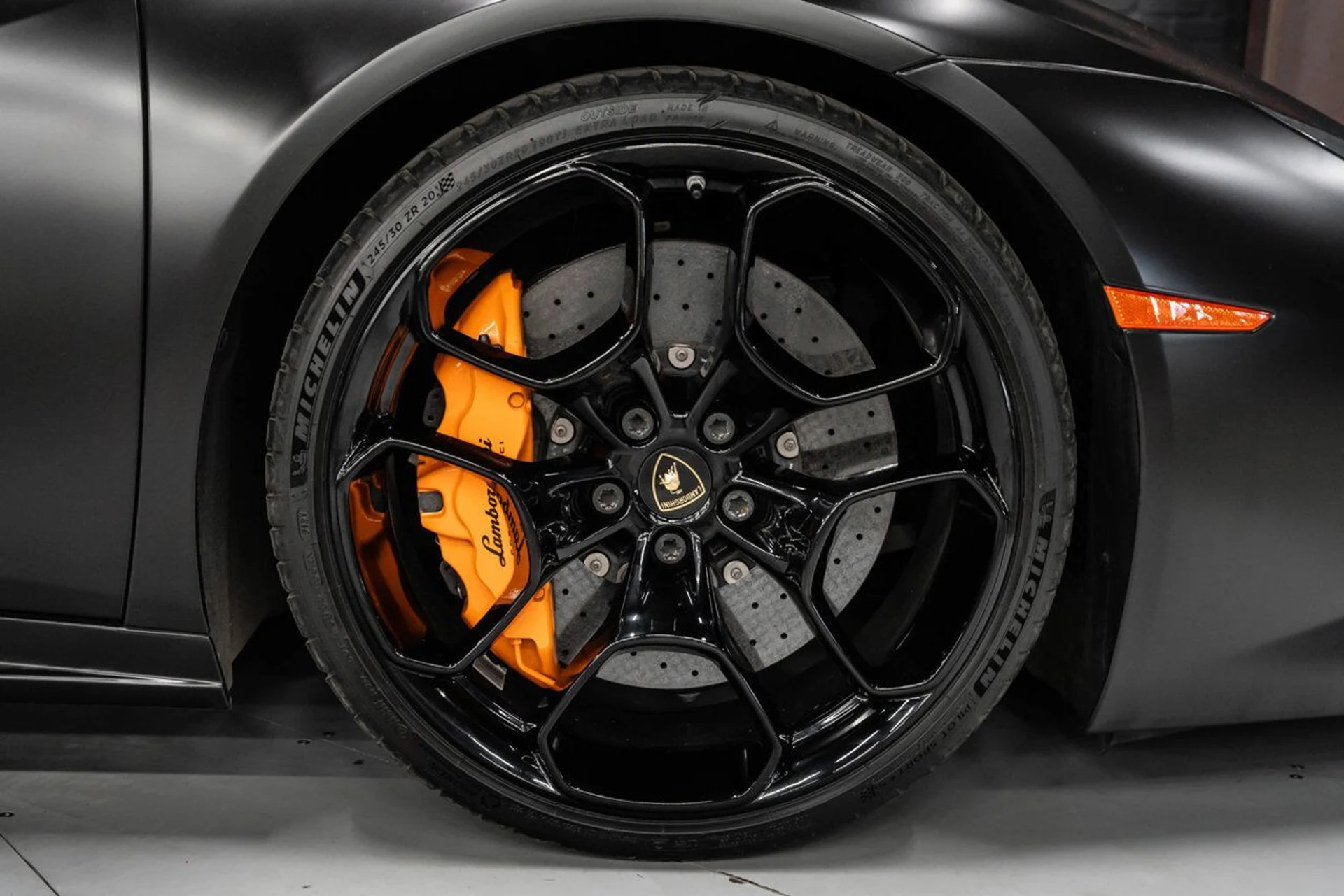 mph049_4089698157_lamborghini_huracan_2016_45a61fbeae