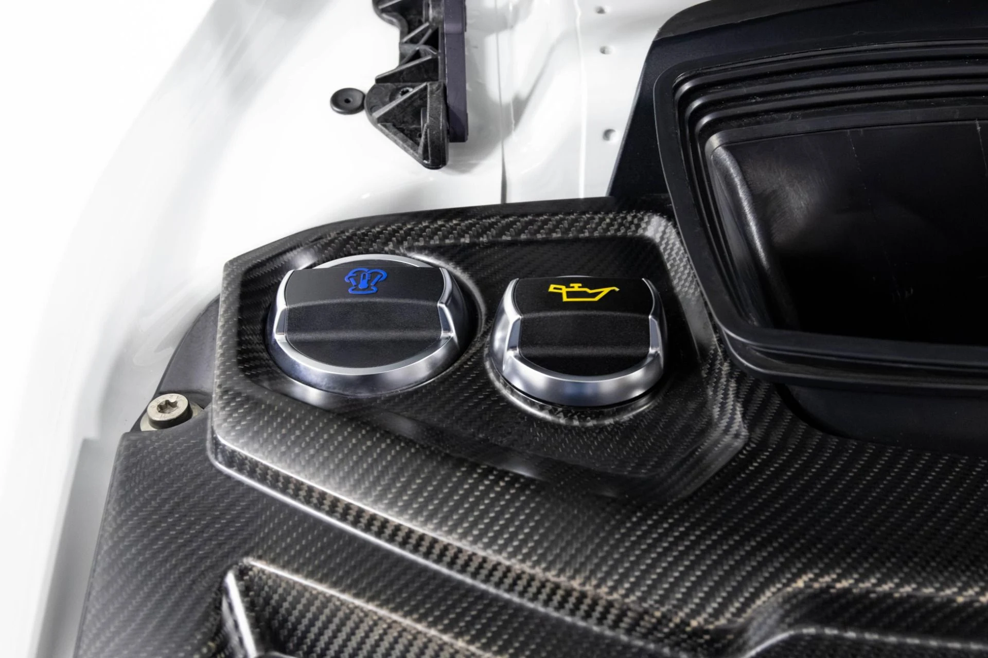 mph049_410275333_Used_2018_Porsche_911_GT_2_RS_1763508422_7934792a63