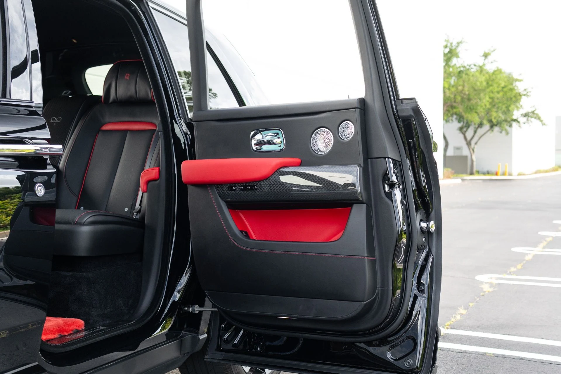 mph049_4134624071_Used_2022_Rolls_Royce_Black_Badge_Cullinan_1776130970_5f3936c6df