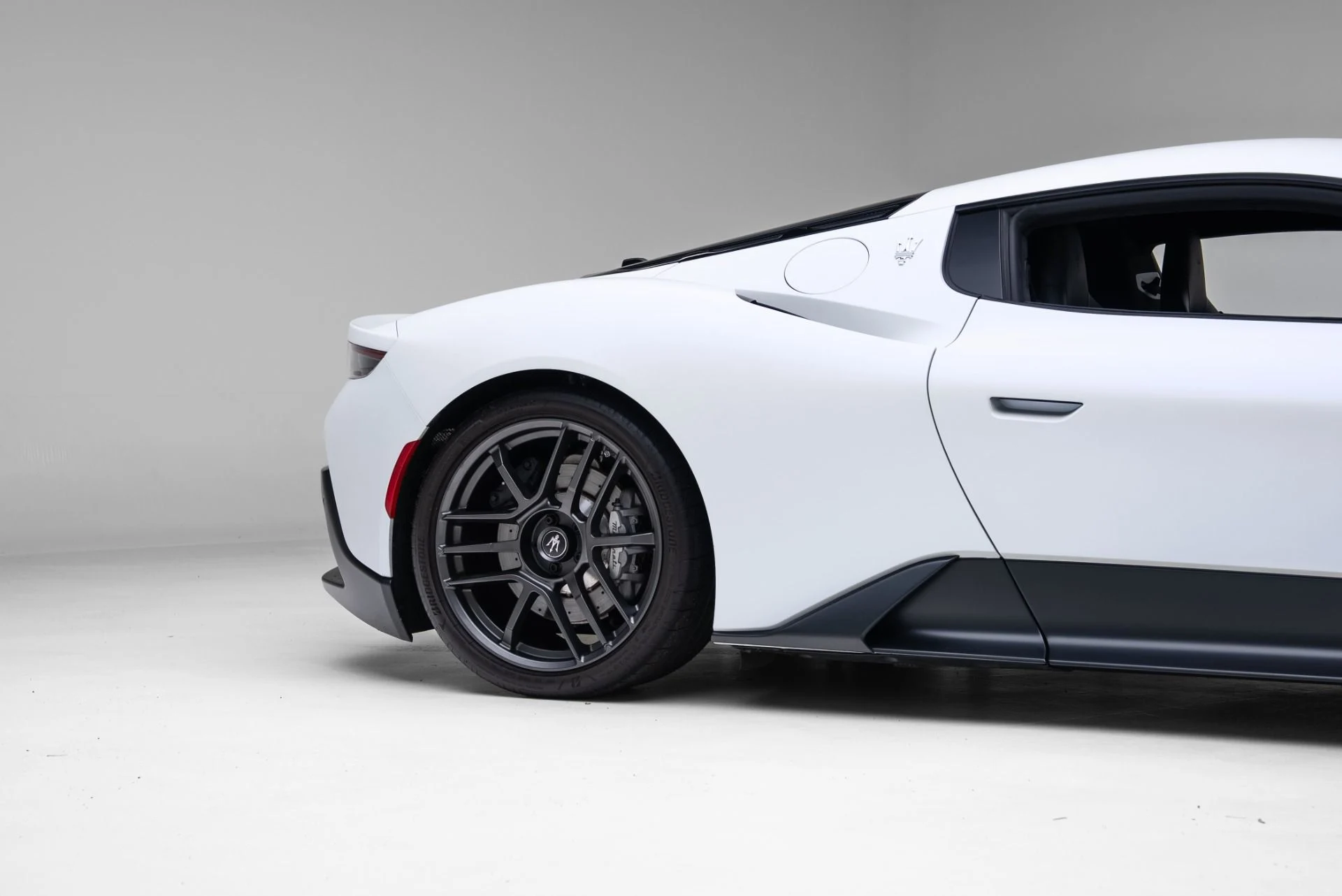 mph049_4142407206_Used_2023_Maserati_MC_20_1771372792_399e36f582