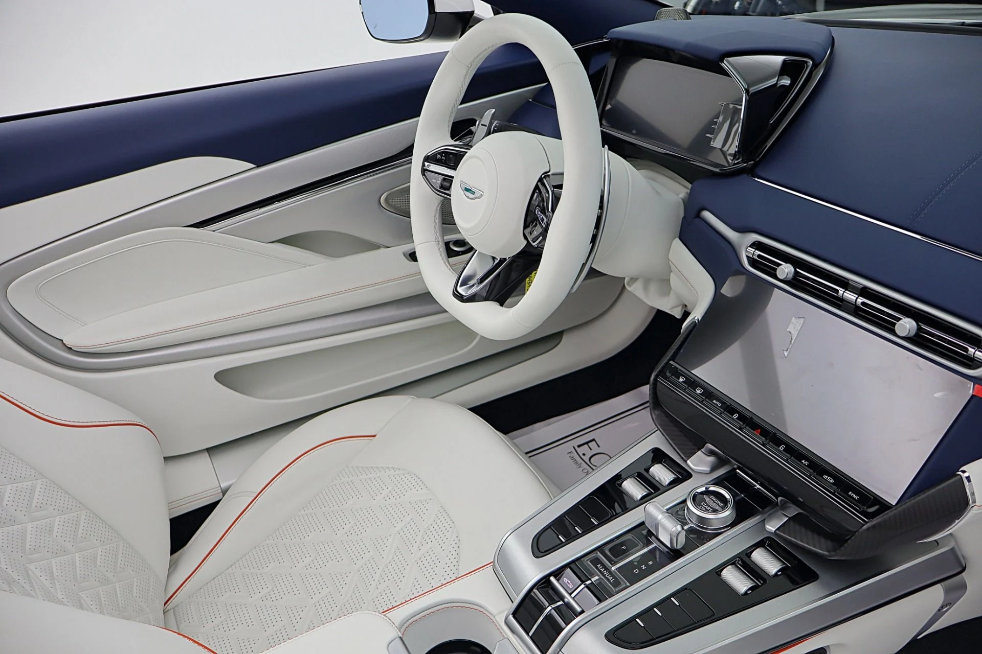 mph049_4146683882_New_2026_Aston_Martin_Vanquish_Volante_dcd3951246