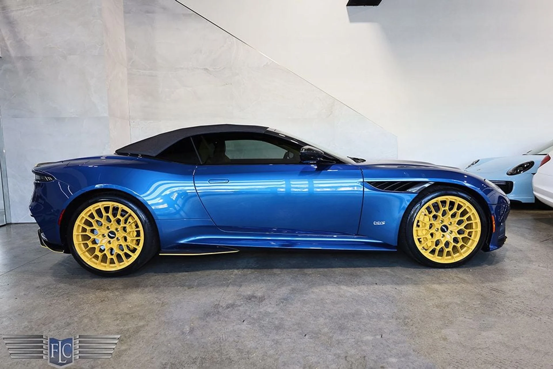 mph049_4174448125_used_2023_aston_martin_dbs_20235volante770ultimate_9689_22994688_50_1024_f7c78dd0aa