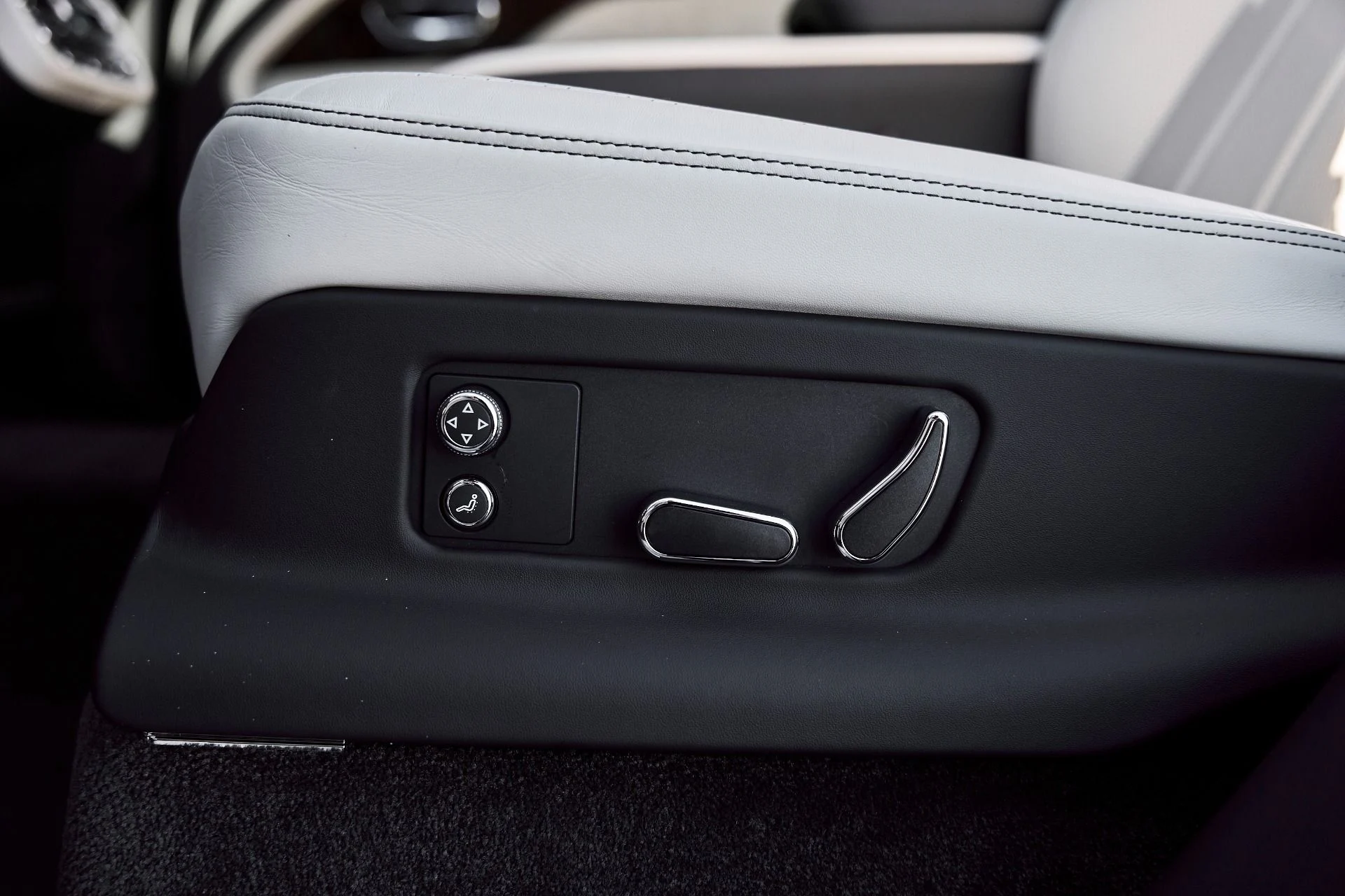 mph049_4192482665_Used_2023_Bentley_Bentayga_EWB_Azure_1773968893_b9cf8c6248