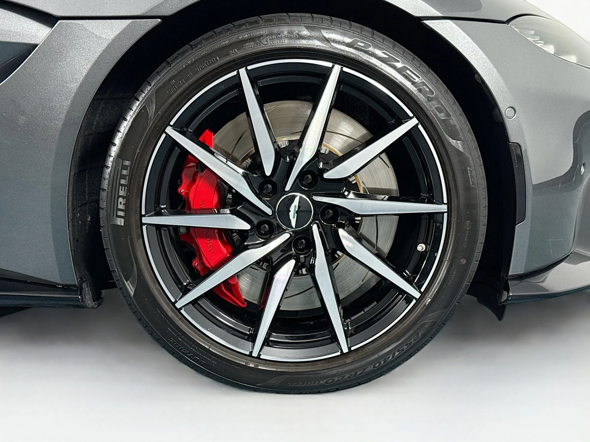 mph049_4193996493_Used_2020_Aston_Martin_Vantage_1784230080_5ff5bf22e7