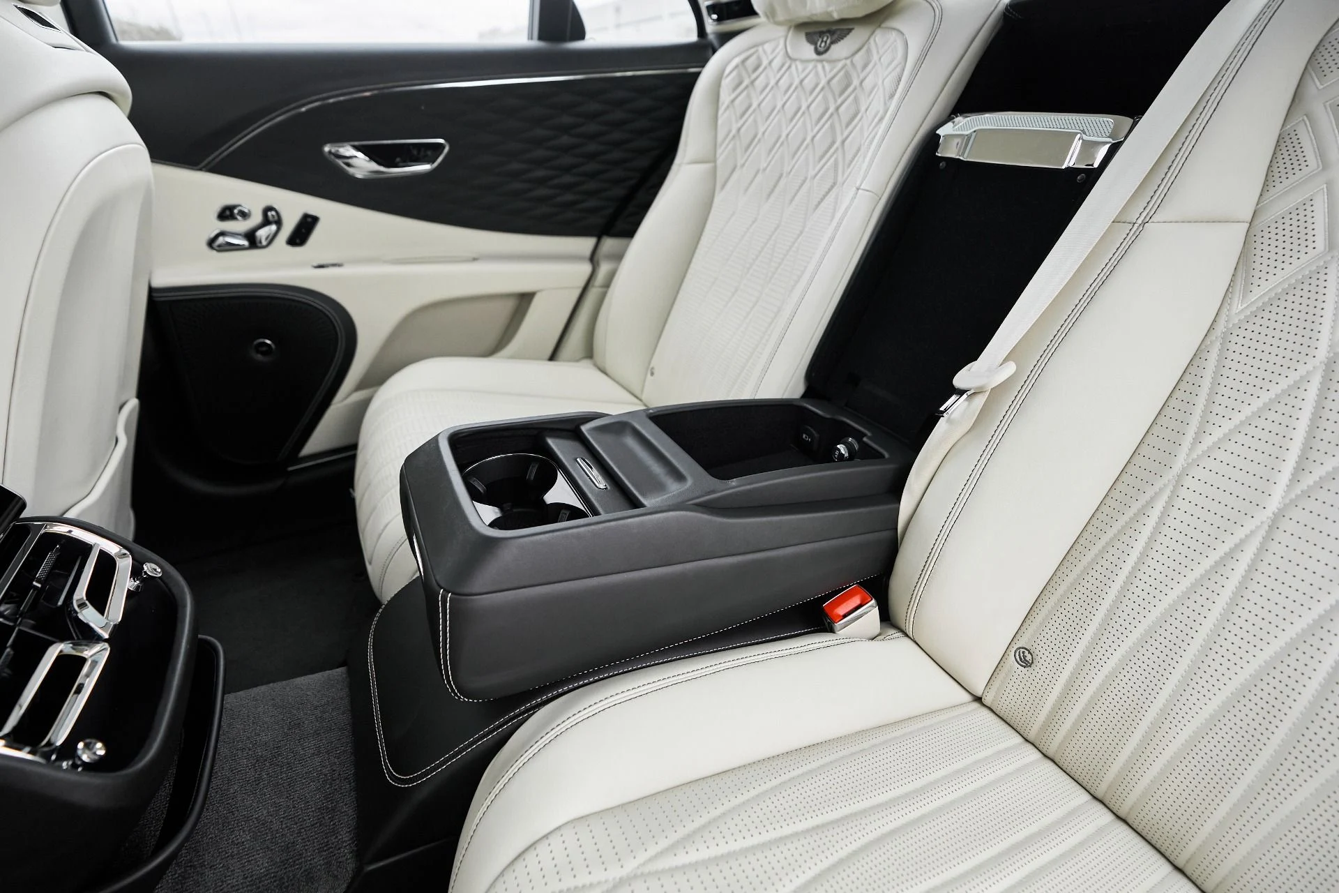 mph049_4205103396_Used_2022_Bentley_Flying_Spur_V8_1763502846_3859a05e4f