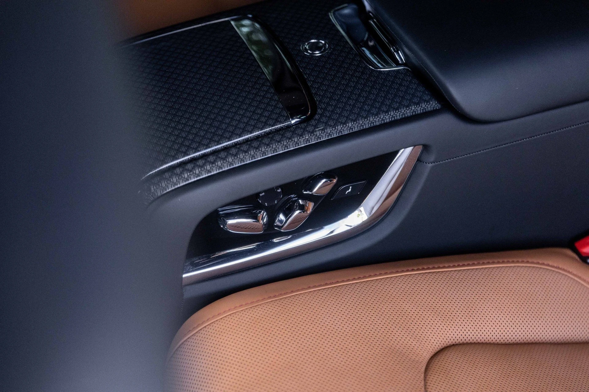 mph049_4217302168_Hi_Tech_Luxury_Imports_LLC_SCA_33_GZ_02_SU_231470_image_49_3def68f9e3