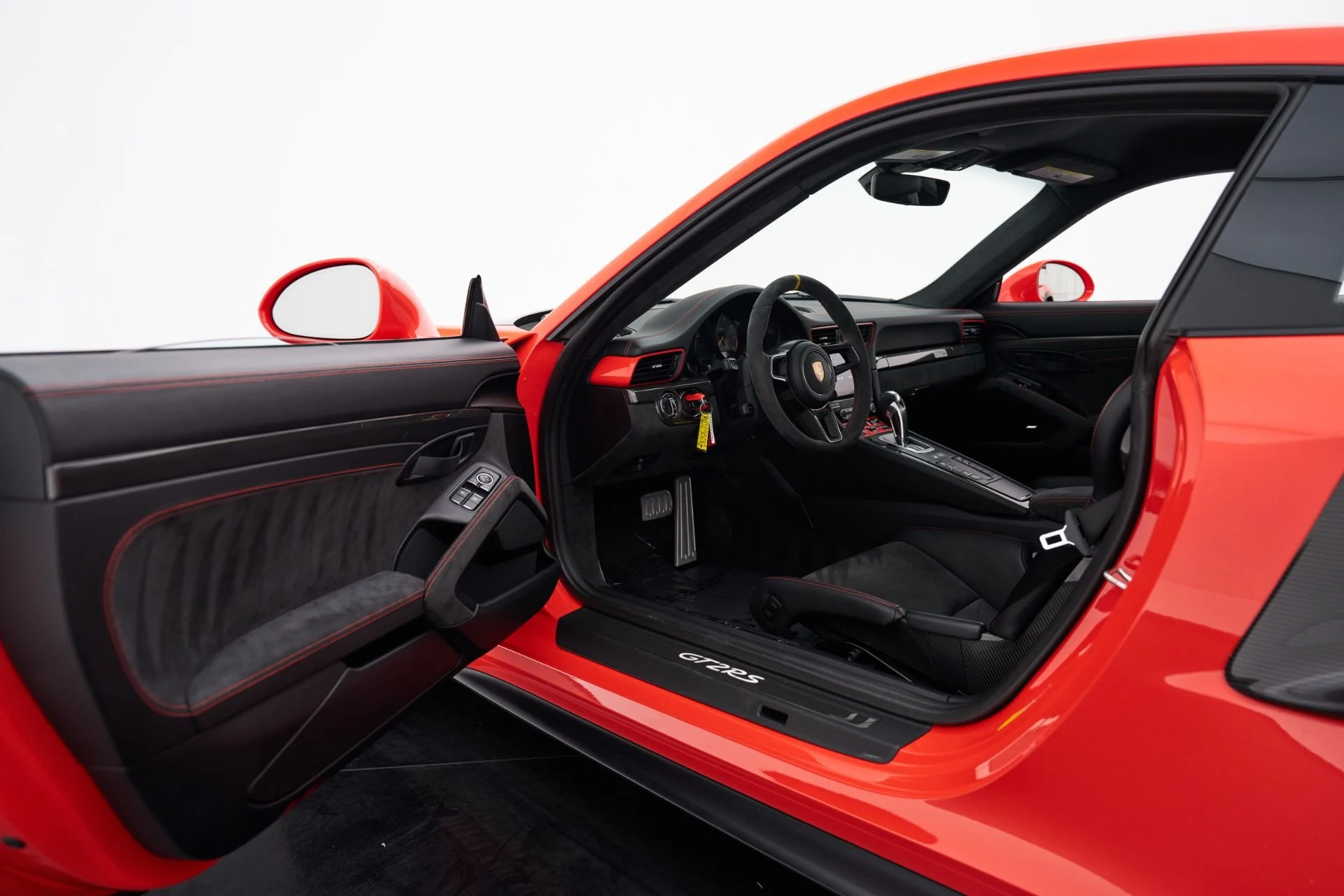 mph049_4220876635_Used_2018_Porsche_911_GT_2_RS_1792687215_ed687928ca