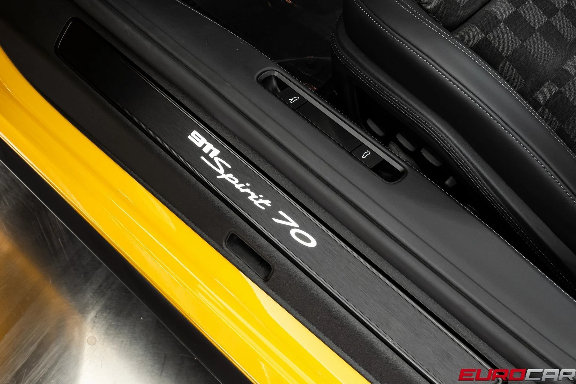 mph049_4230994980_image_50_5e5c7a6631