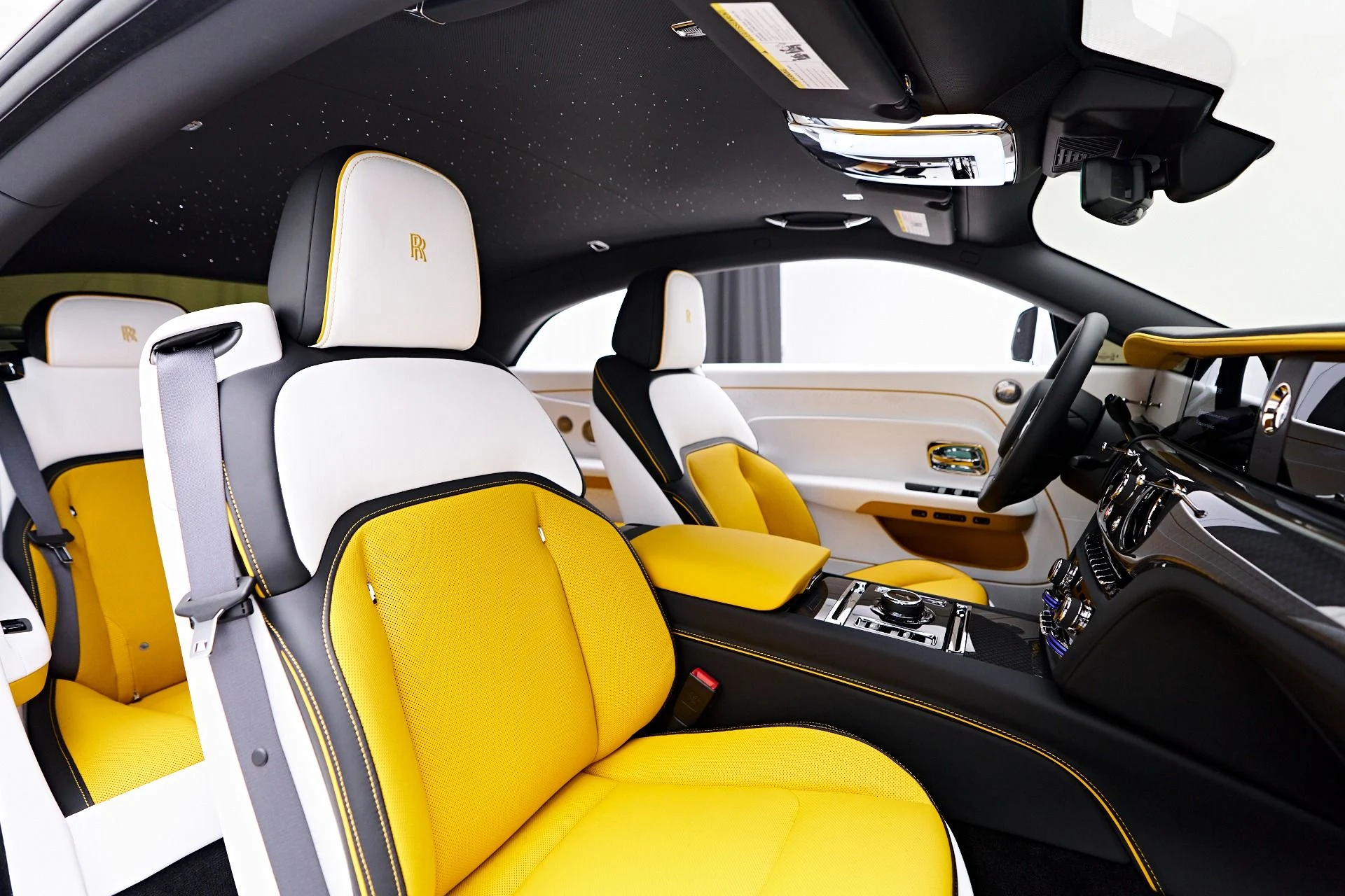 mph049_4232562001_Used_2025_Rolls_Royce_Spectre_Base_1753213338_f7413a575b