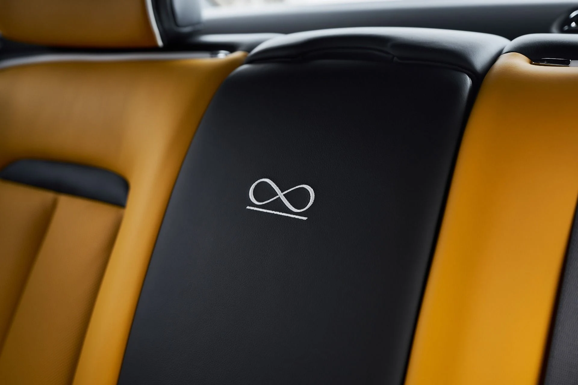 mph049_4273555184_Used_2025_Rolls_Royce_Ghost_Black_Badge_1763167819_cf8b29098c