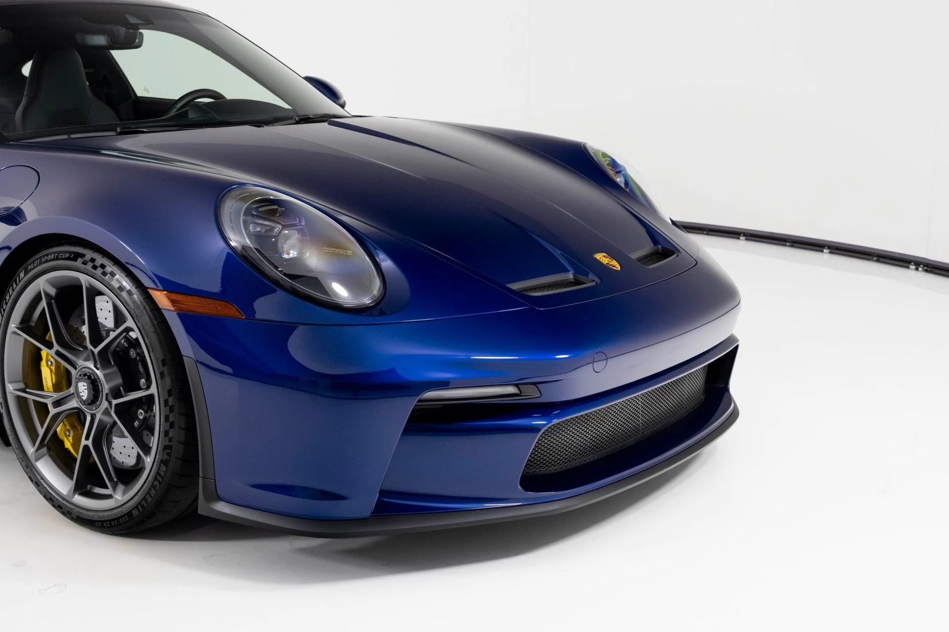 mph049_446237119_Used_2022_Porsche_911_GT_3_Touring_1764706408_7c5a9e22c4