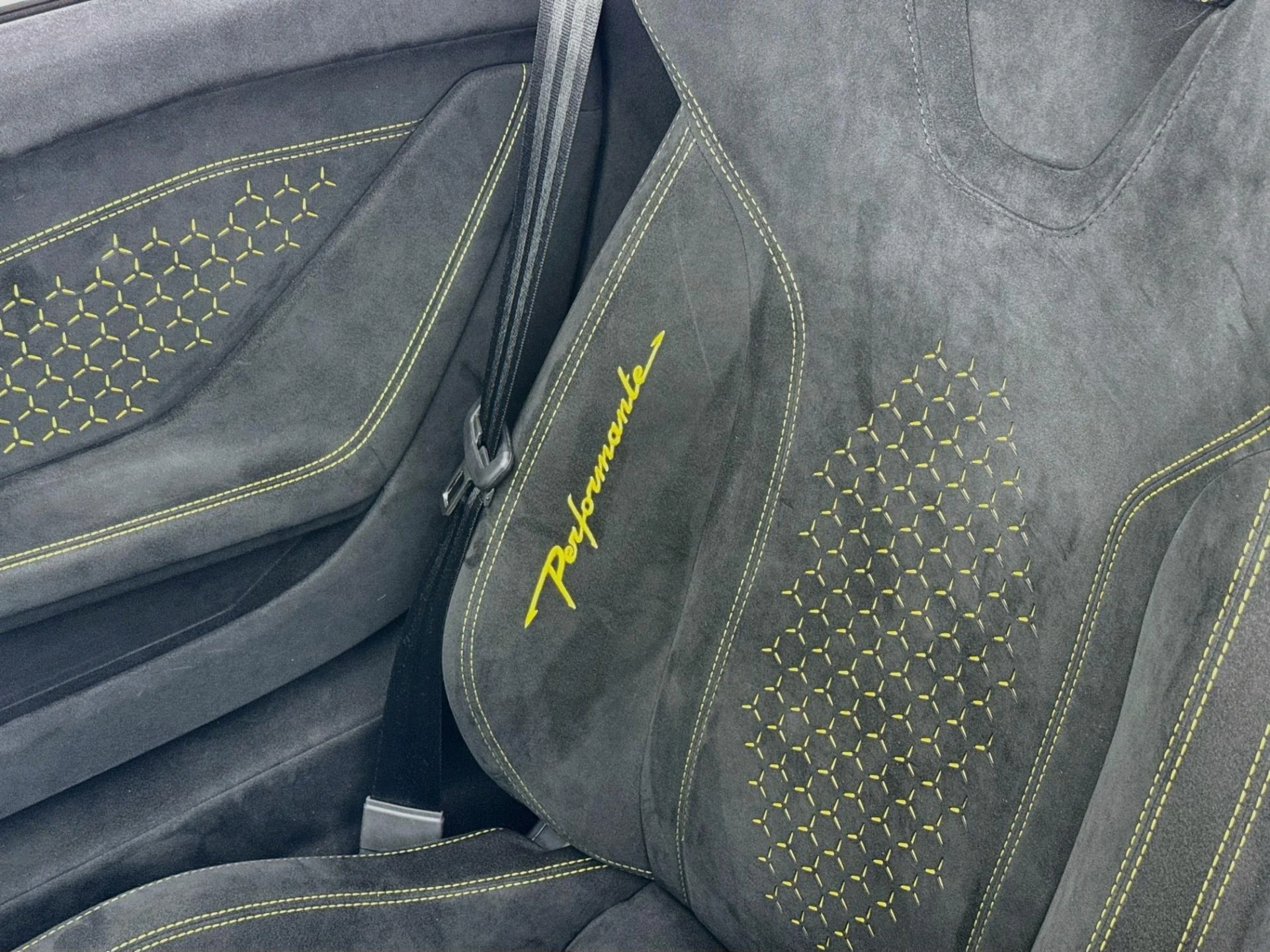 mph049_461401507_Used_2019_Lamborghini_Huracan_Performante_Spyder_1793134372_714c3e574f