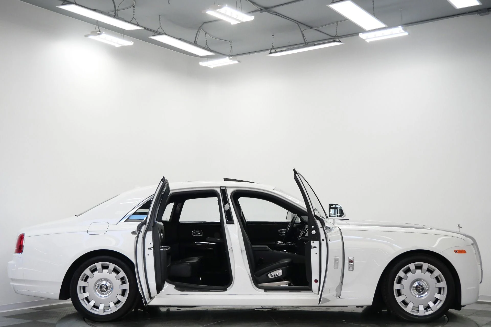 mph049_466903523_Used_2014_Rolls_Royce_Ghost_V12_Power_Drivers_Assistance_1_Heated_and_Ventilated_Front_Seats_1779224671_9a8b618fff