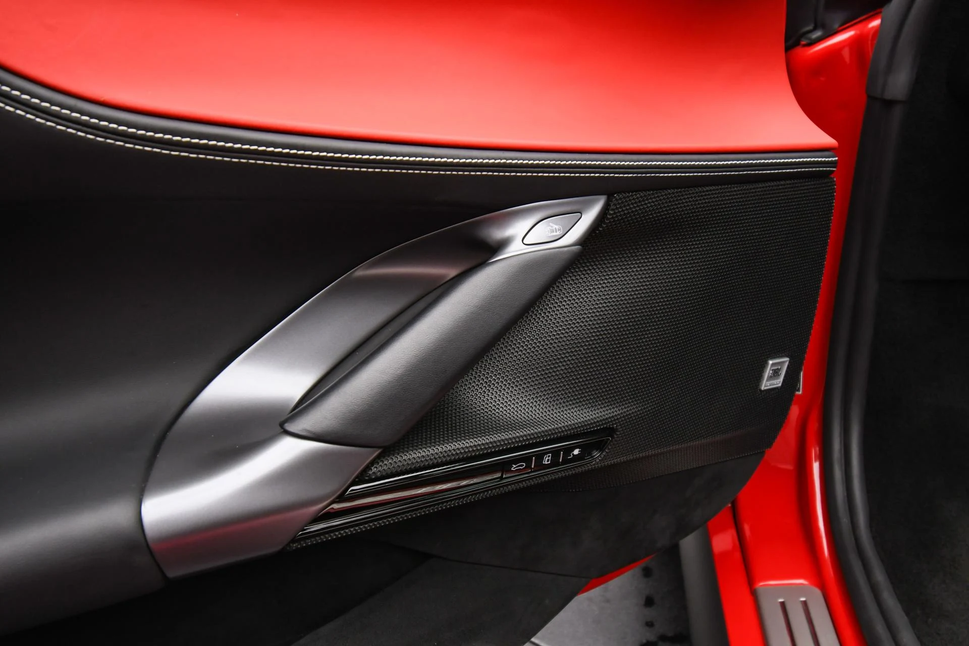 mph049_487608932_Used_2022_Ferrari_SF_90_Spider_1753776243_2767a873c8
