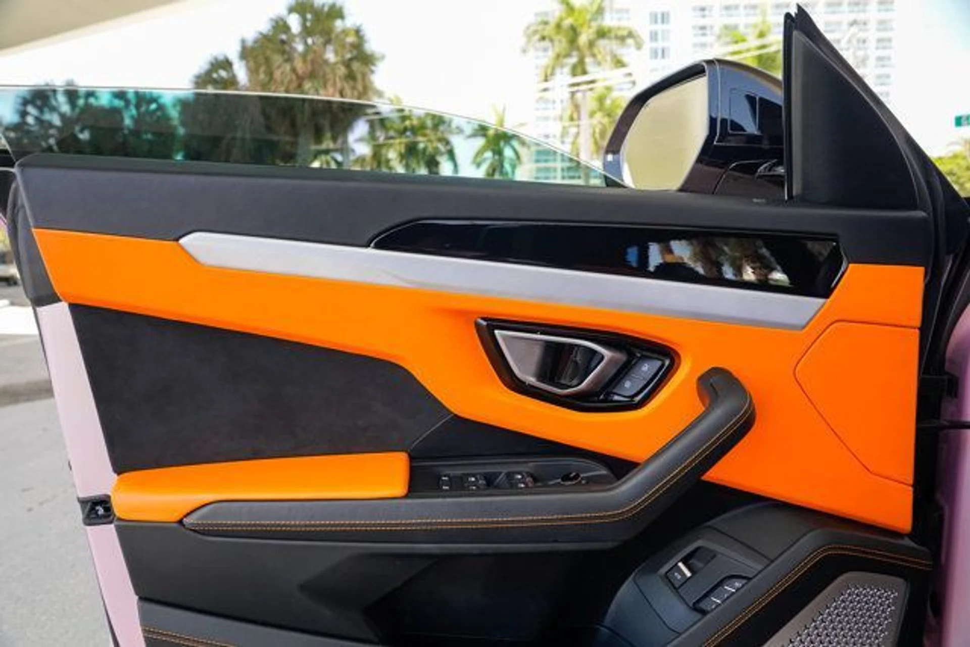 mph049_5150380_used_2021_lamborghini_urus_awd_14354_22713615_50_640_38b34f2af7