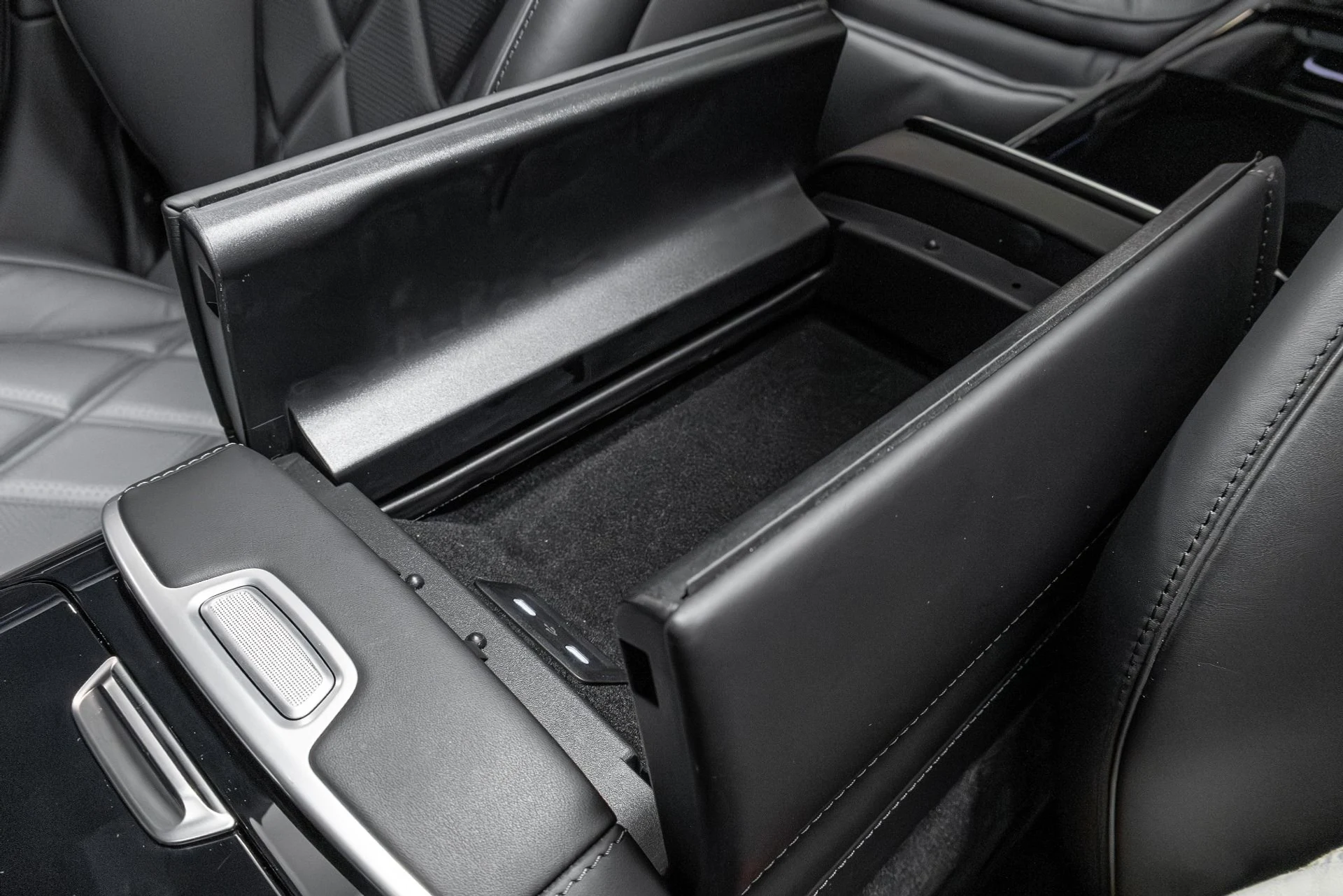 mph049_528188520_Used_2024_Mercedes_Benz_S_Class_Maybach_S_680_4_MATIC_1764625509_a97db694ef