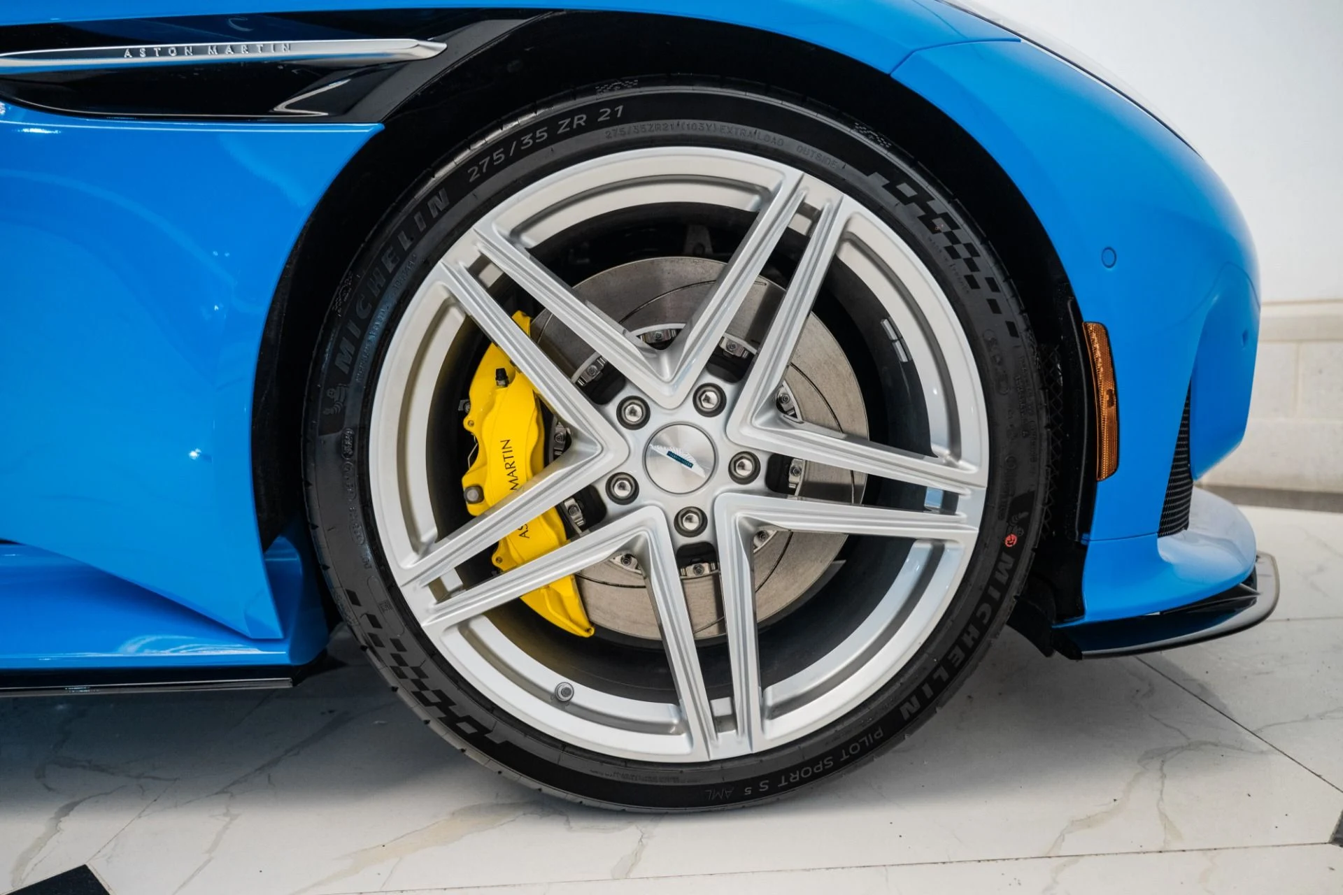 mph049_541394492_New_2025_Aston_Martin_DB_12_Volante_1741214270_81ea42684b
