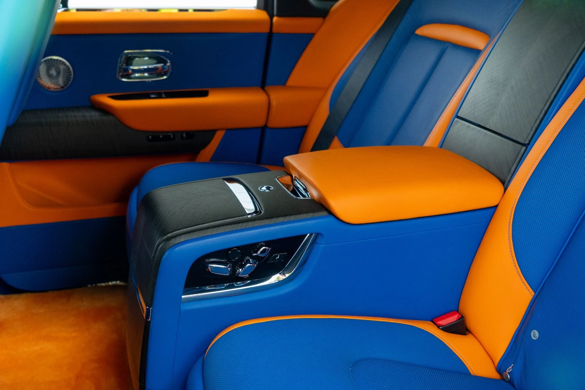 mph049_564002440_Used_2019_Rolls_Royce_Cullinan_1764189669_9dc966e132