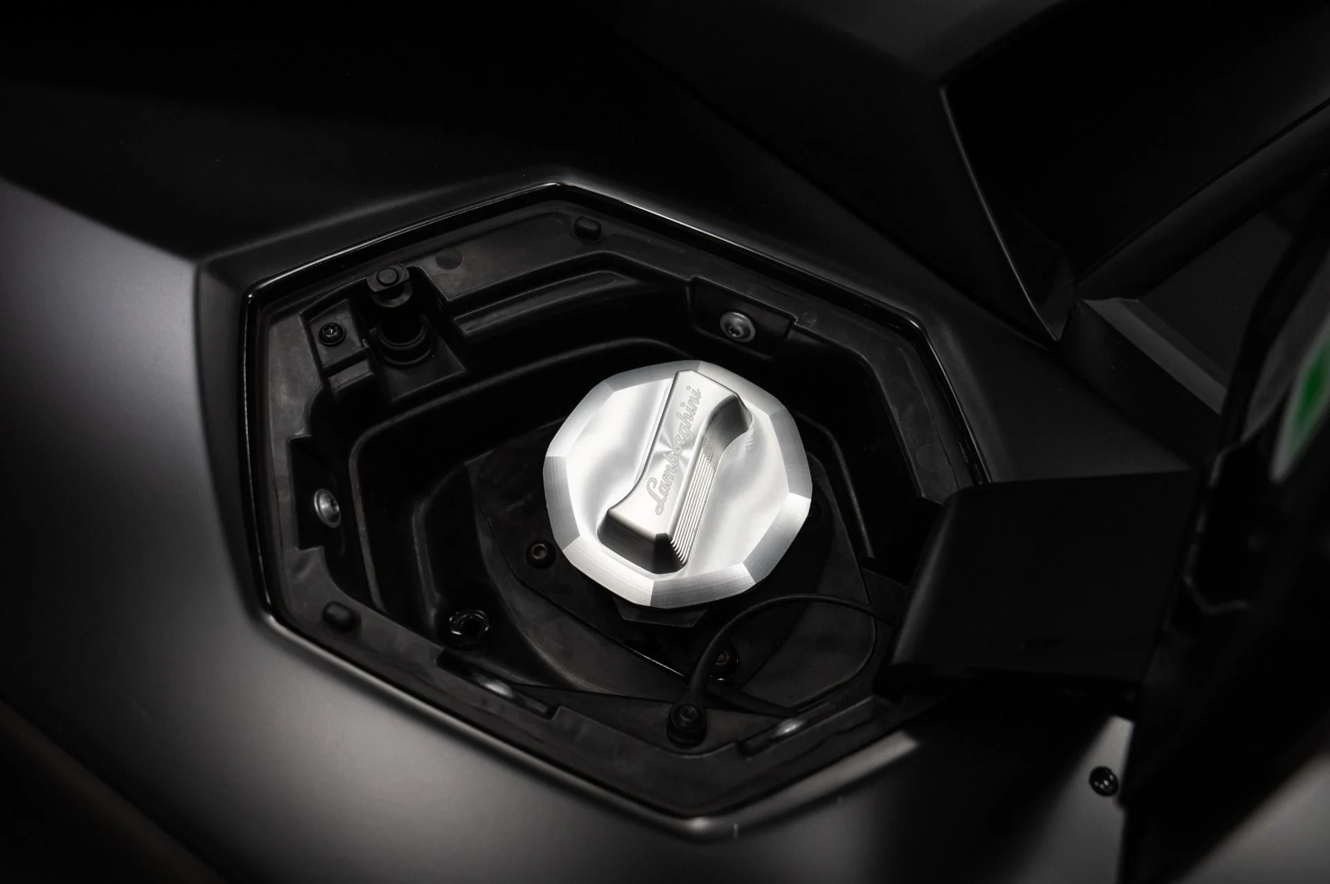 mph049_574733134_Used_2014_Lamborghini_Aventador_1769104446_b9094902f9